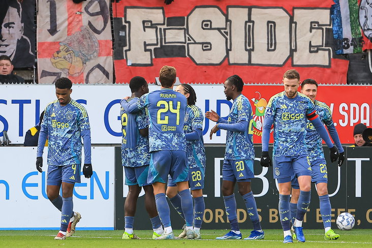 Ajax viert een doelpunt