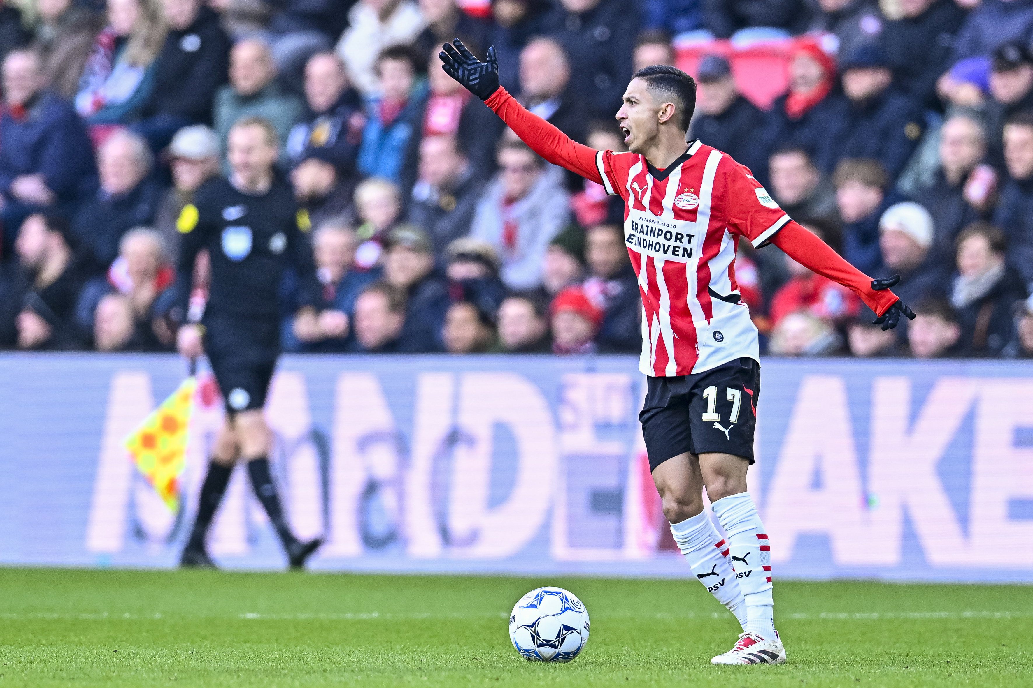 Mauro Júnior tegen Feyenoord