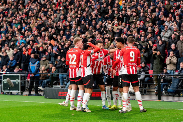 PSV viert de treffer van Malik Tillman tegen Feyenoord