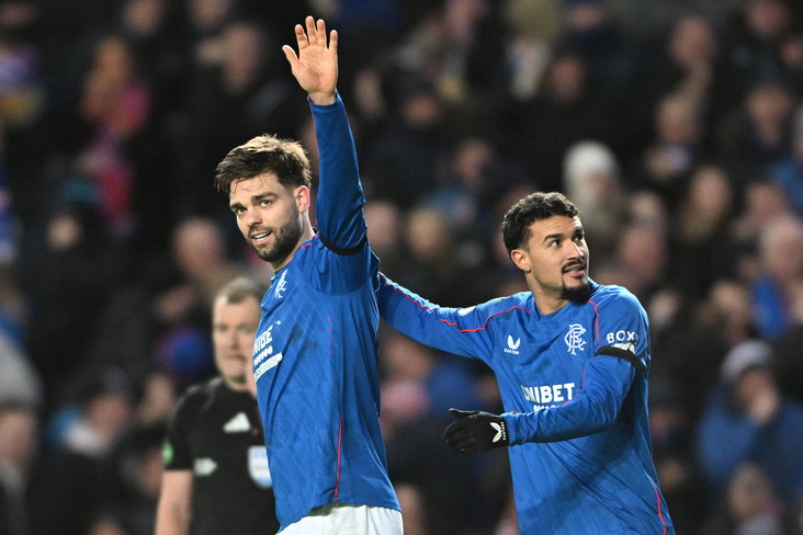 Robin Propper juicht na zijn goal in de Old Firm