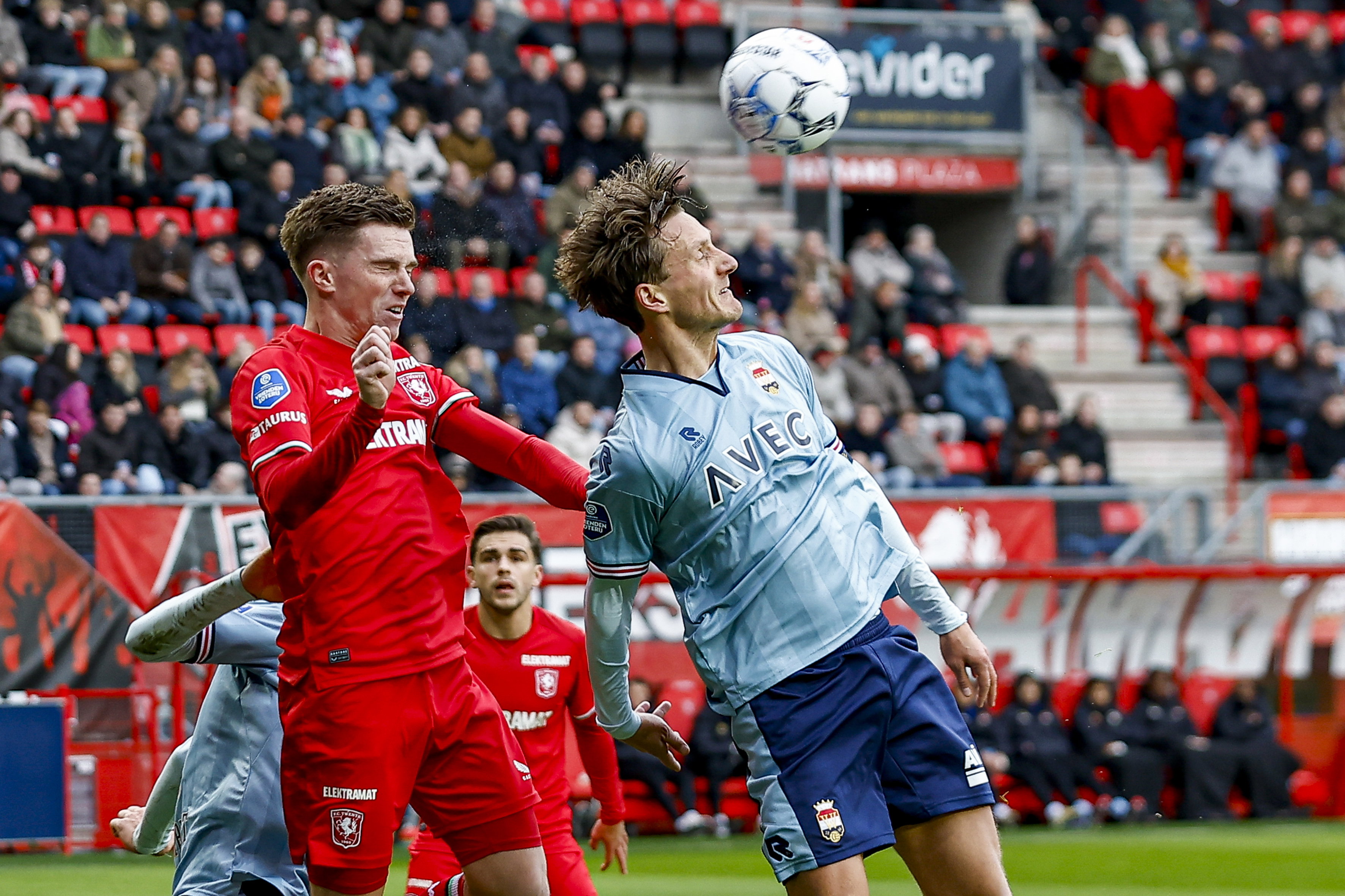 Daan Rots in duel met Erik Schouten