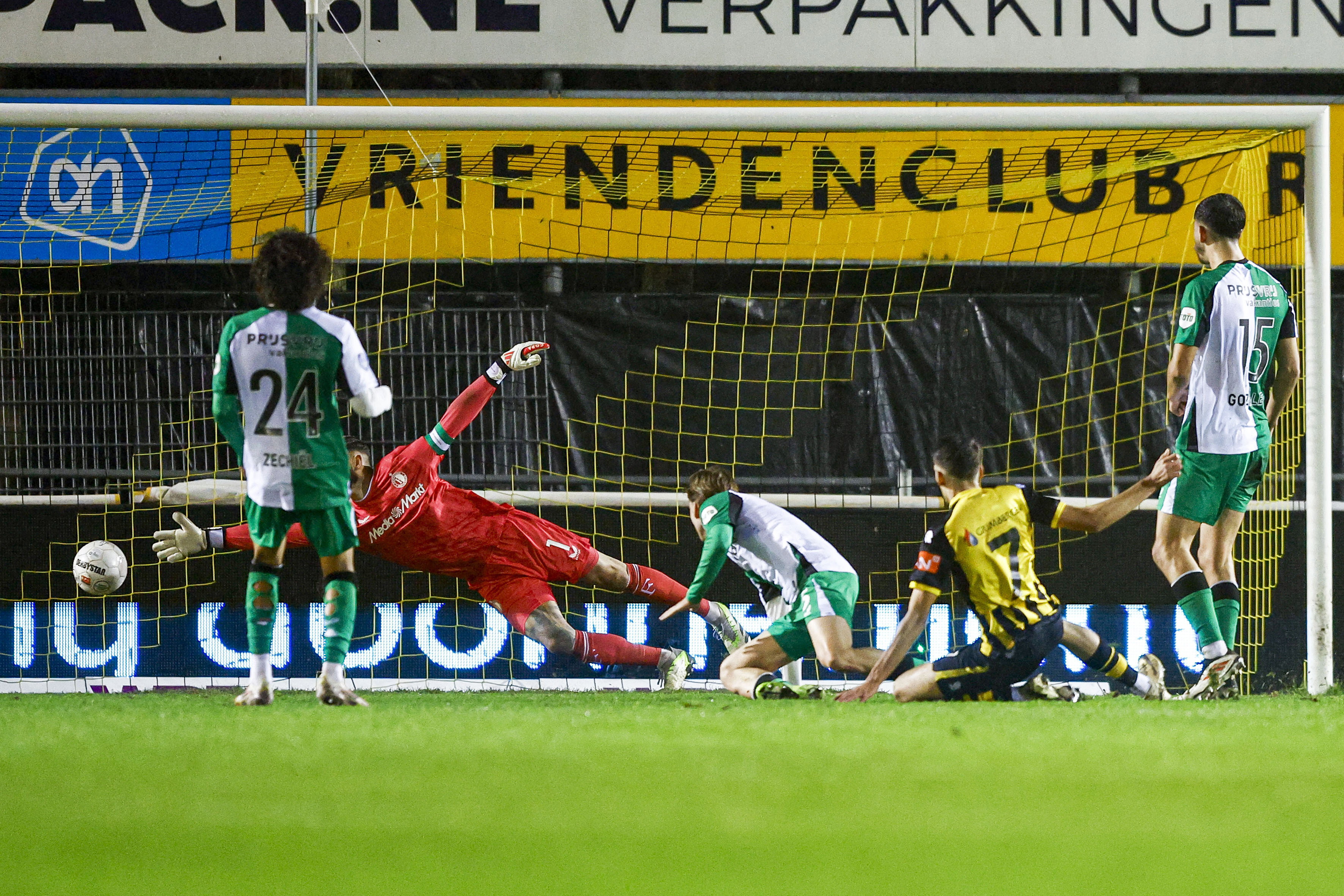 Ilias Kariouh scoort tegen Feyenoord