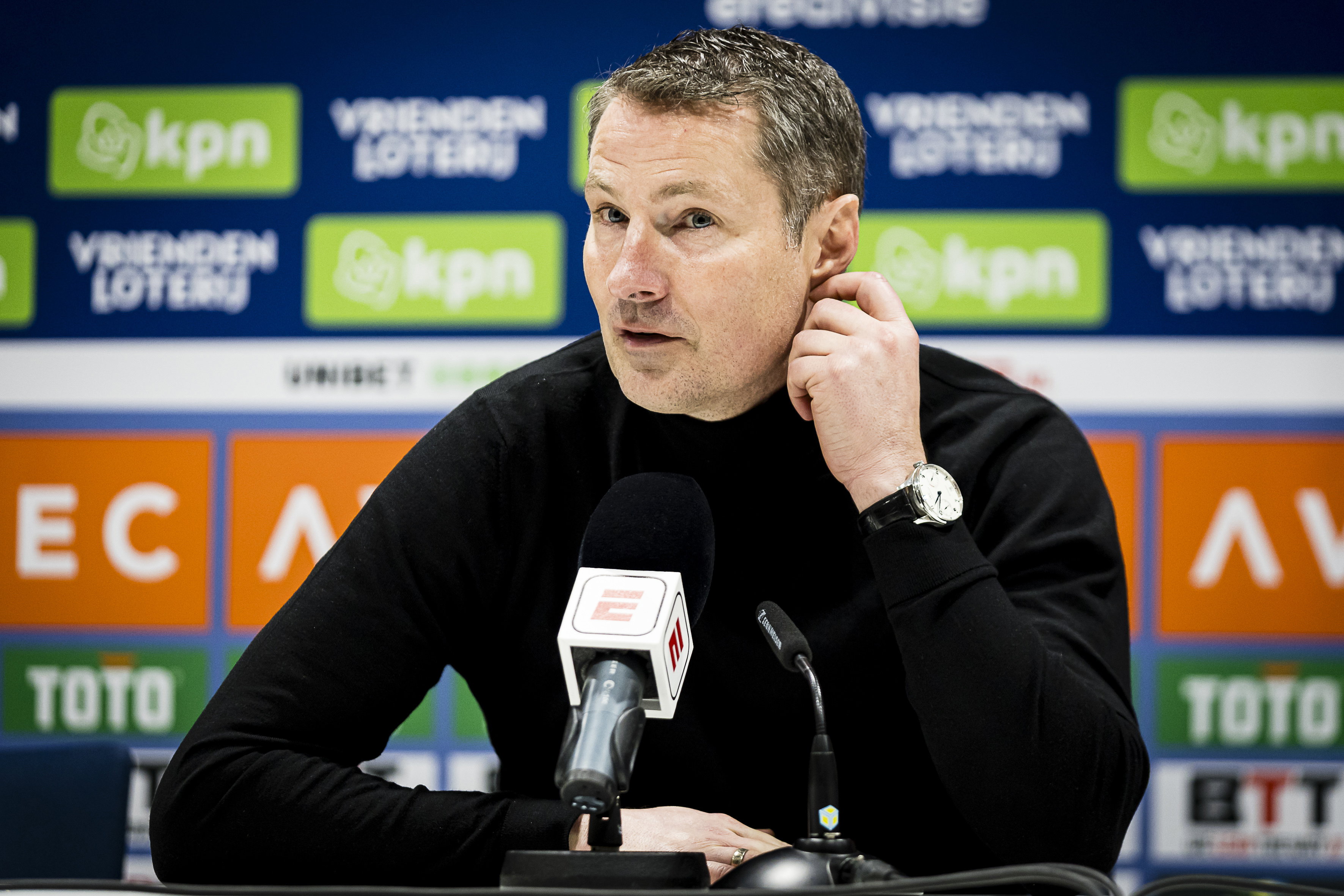 Brian Priske bij de persconferentie