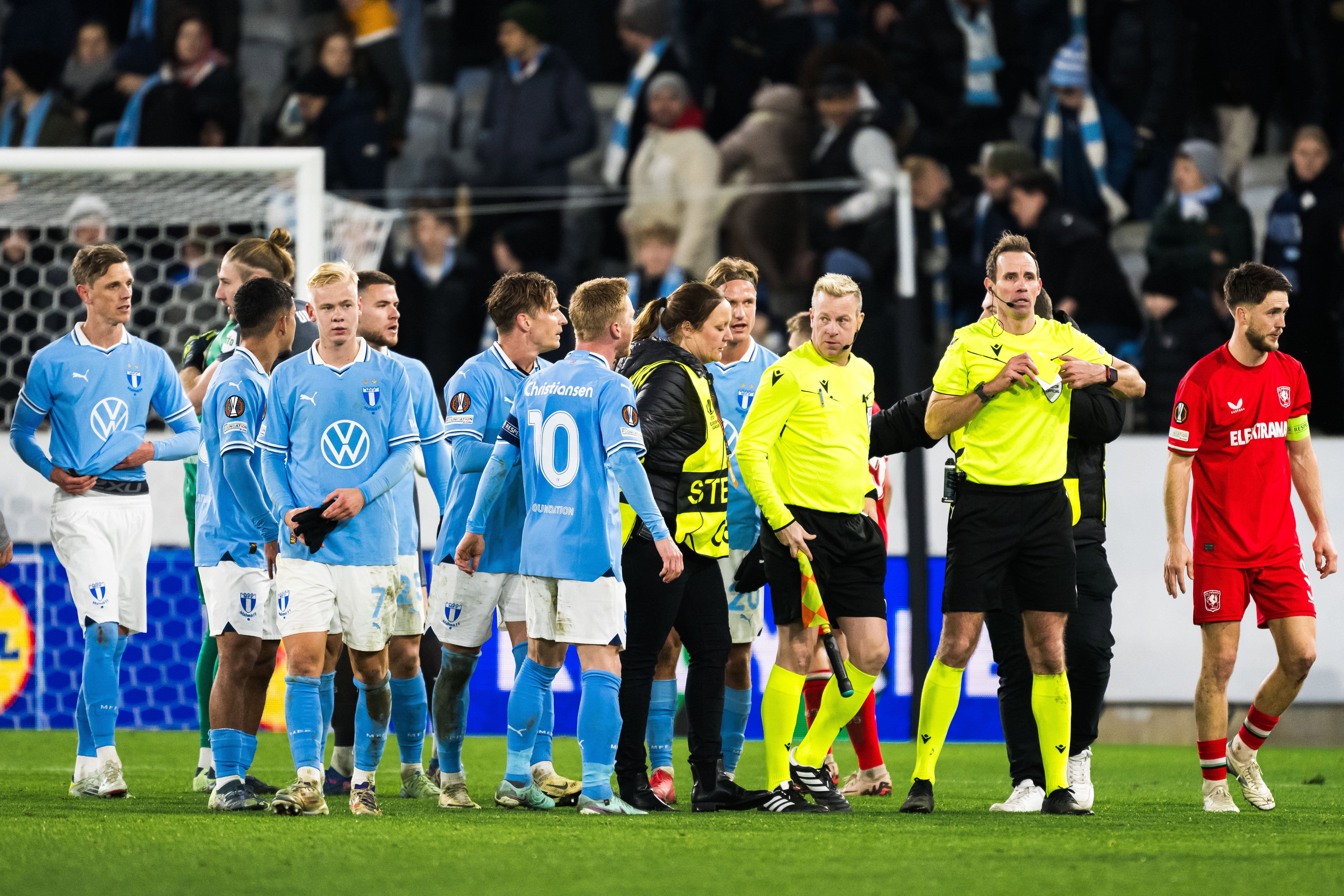 Arbiter Sascha Stegemann bij Malmö FF - FC Twente