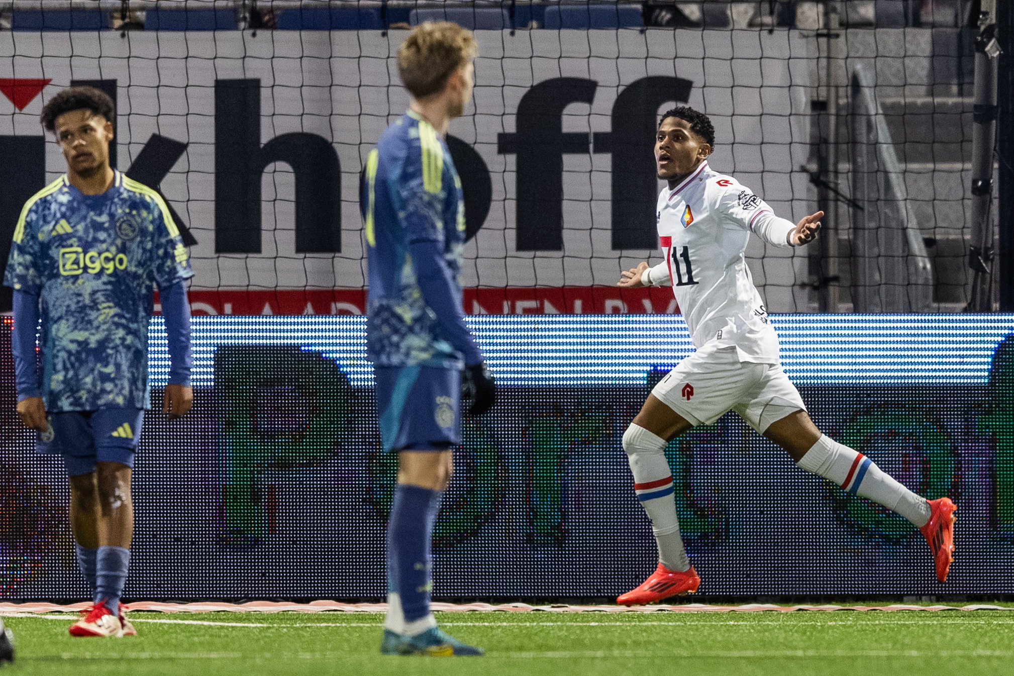 Telstar juicht, Jong Ajax baalt