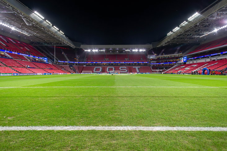 Het Philips Stadion, uitzicht op de Oost-tribune