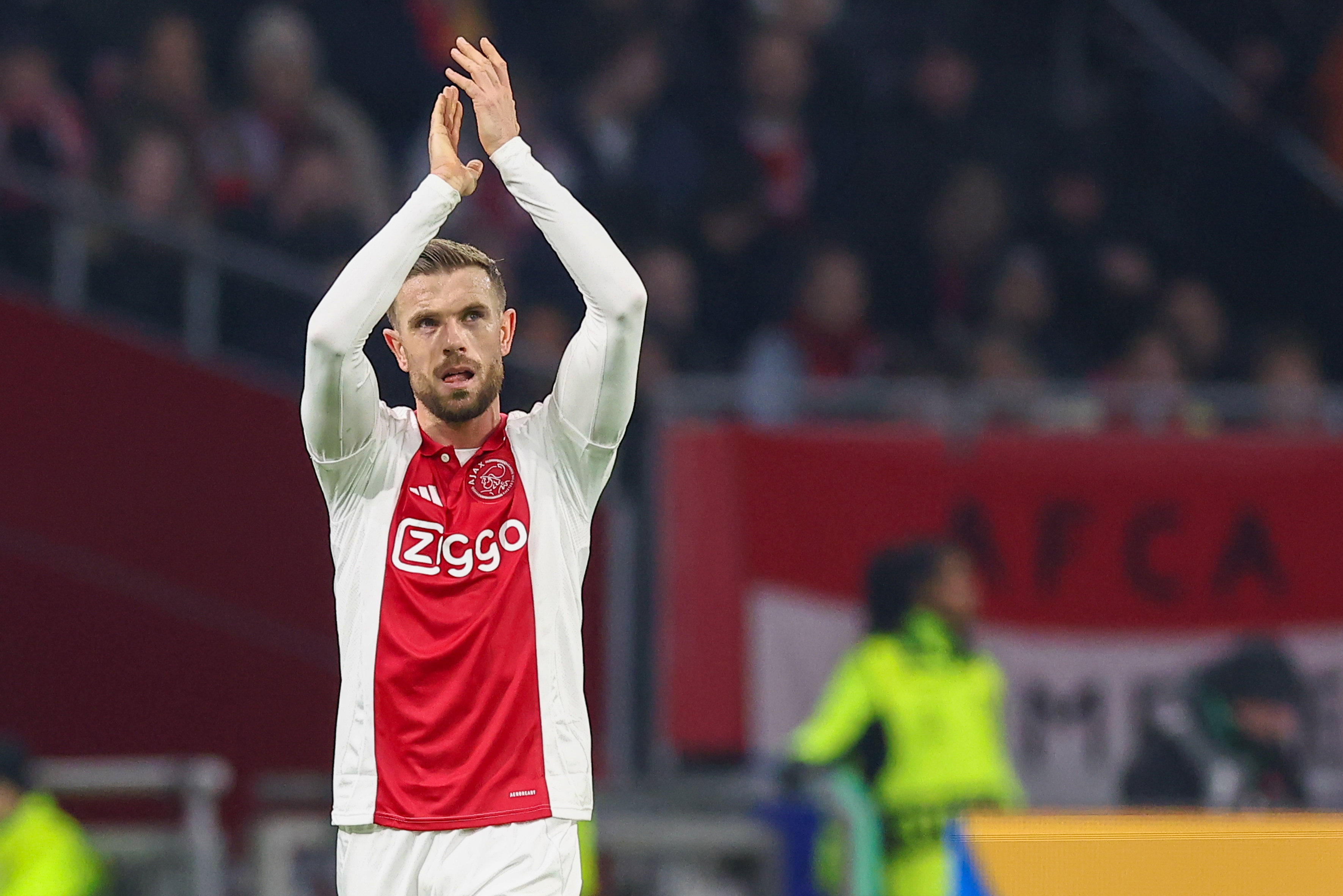 Jordan Henderson bedankt het Ajax-publiek