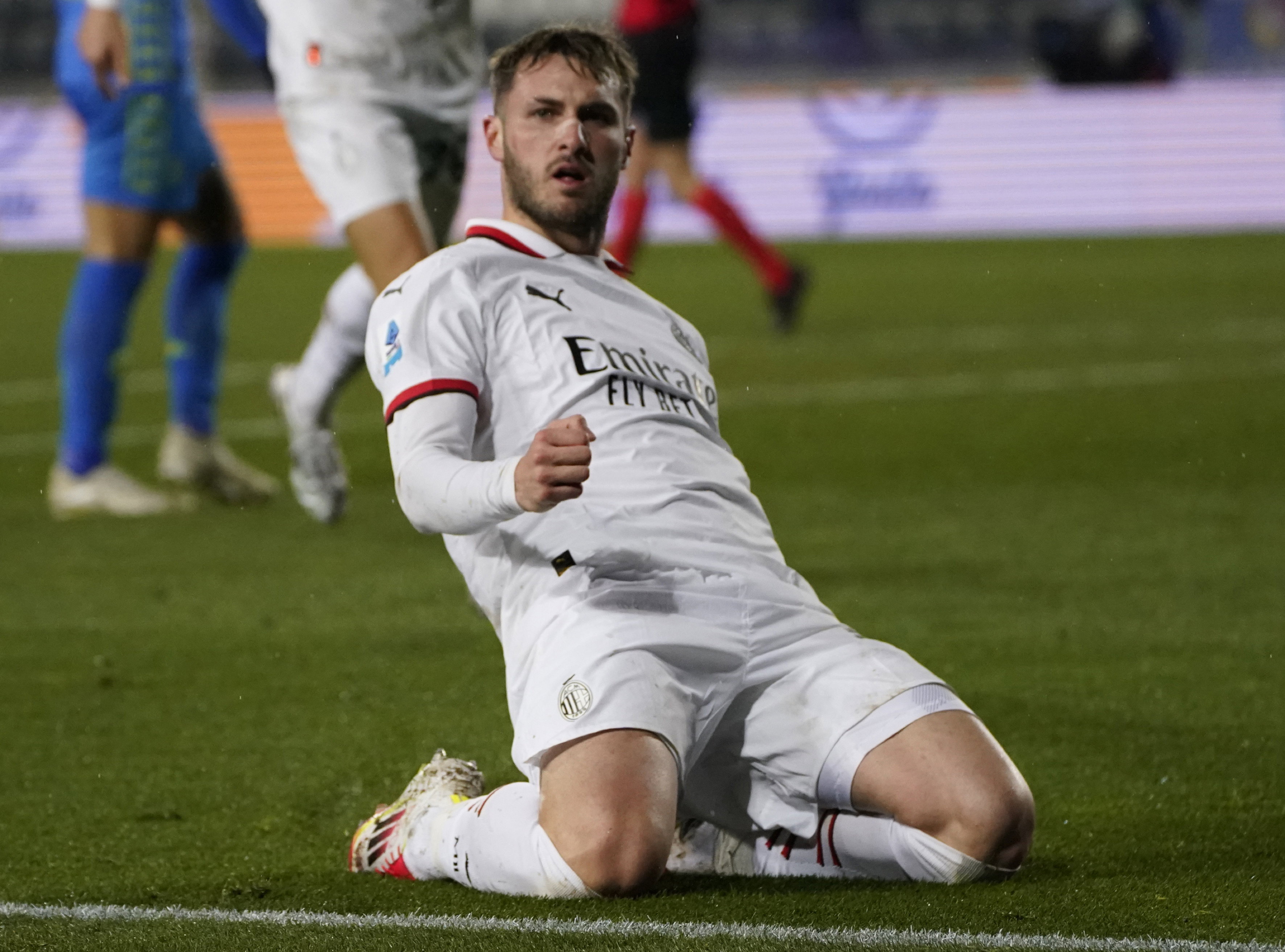 Santiago Gimenez viert zijn eerste treffer voor AC Milan