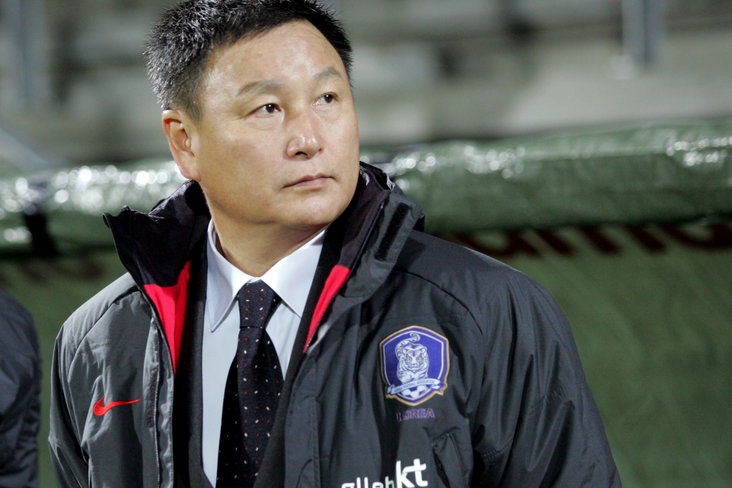 Jung-moo Huh als bondscoach van Zuid-Korea in 2009