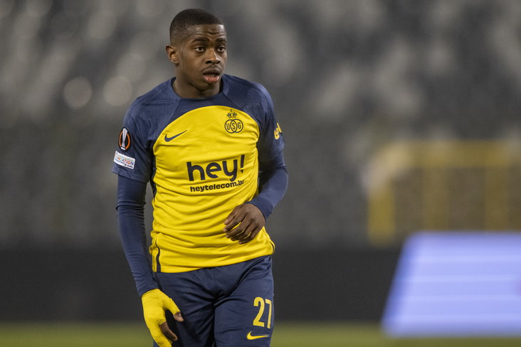 Noah Sadiki tegen Ajax