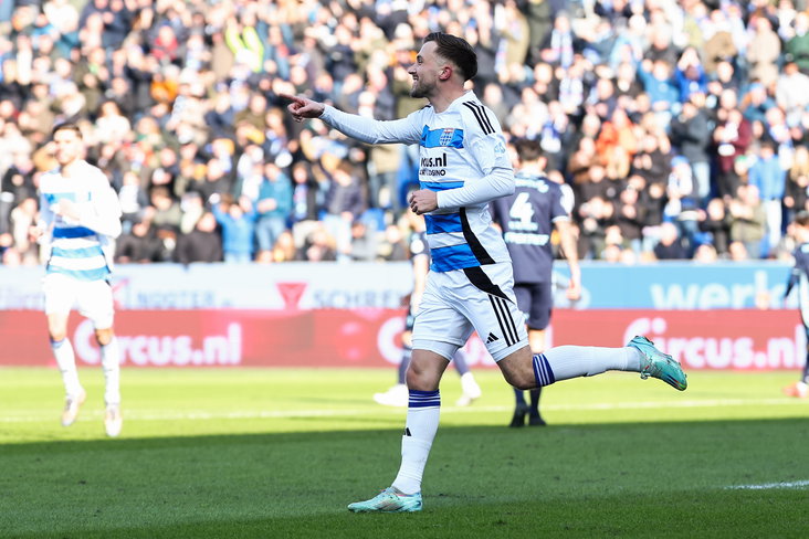 Dylan Vente scoort tegen SC Heerenveen