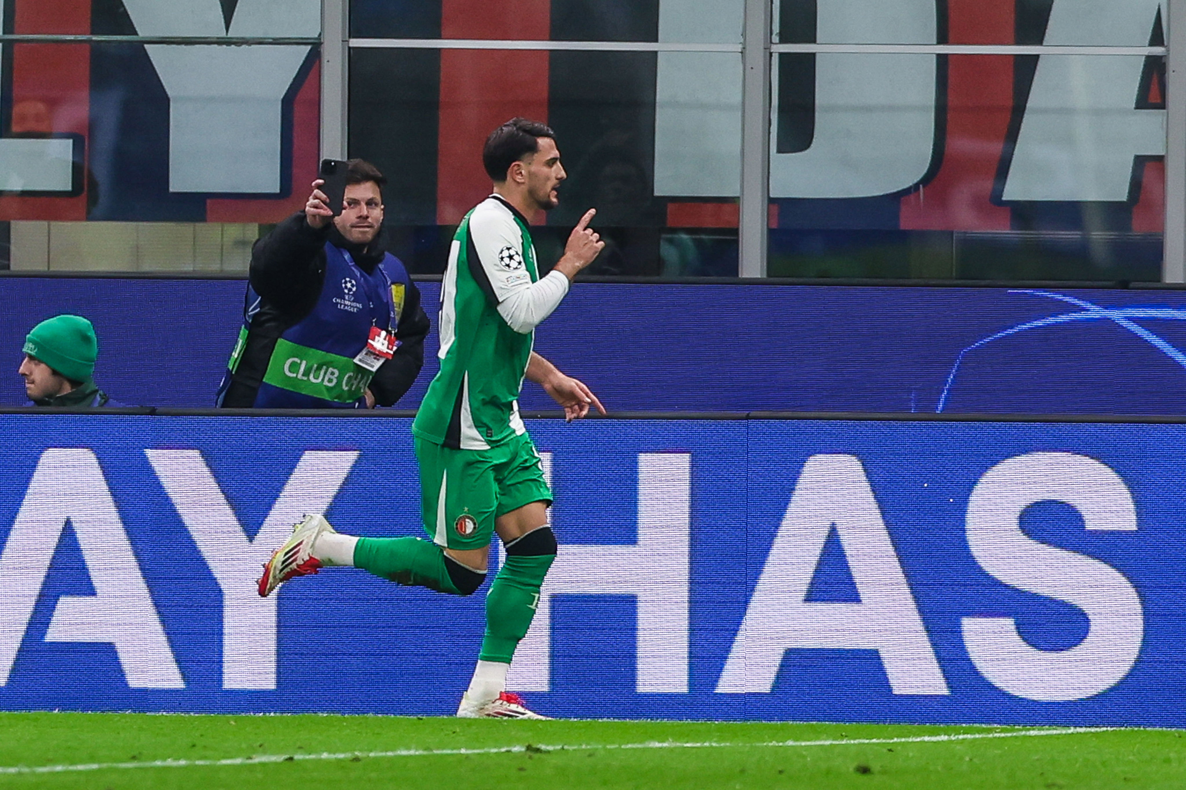Julian Carranza na zijn goal in Milaan