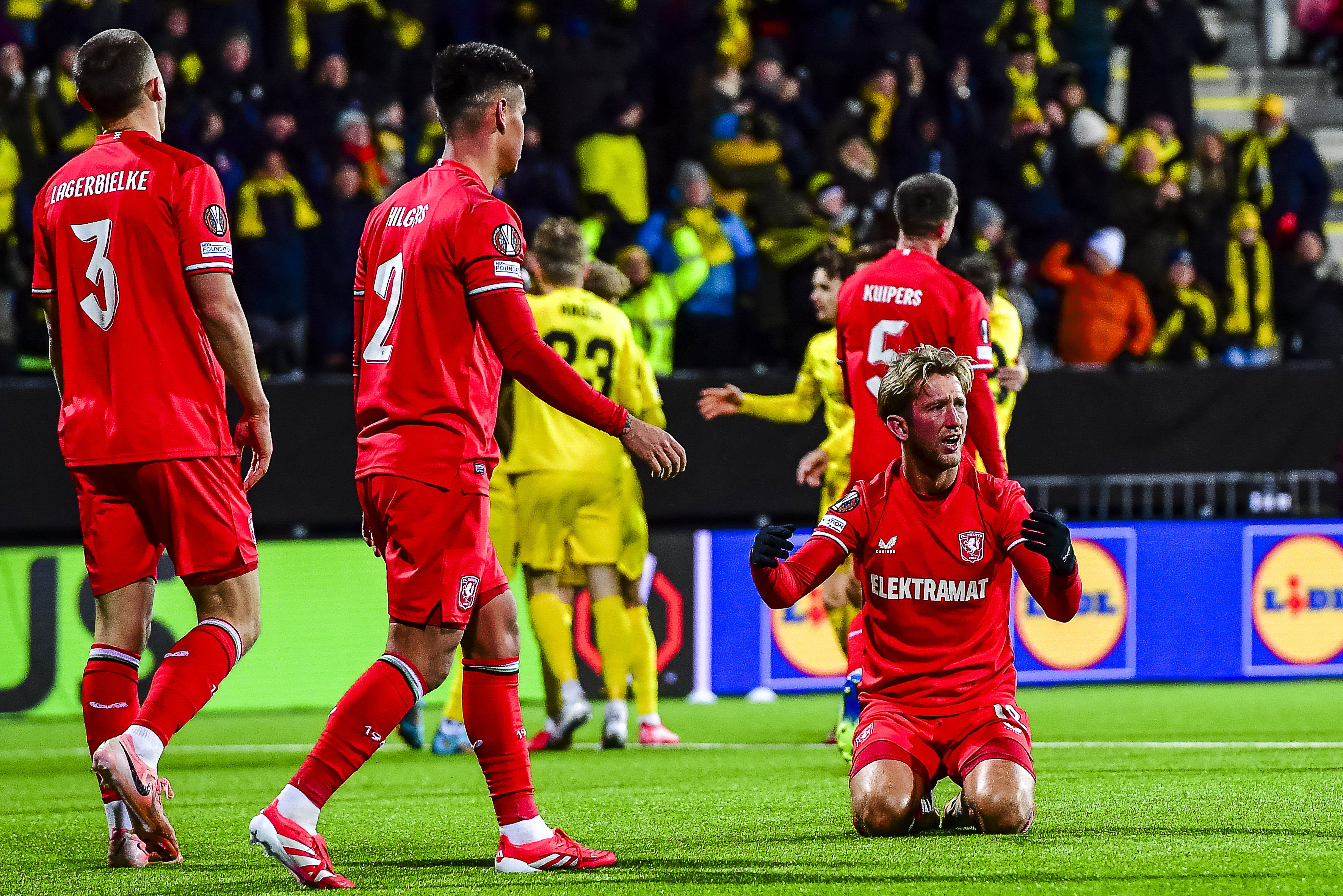 Michel Vlap gaat naar de grond tegen Bodø/Glimt