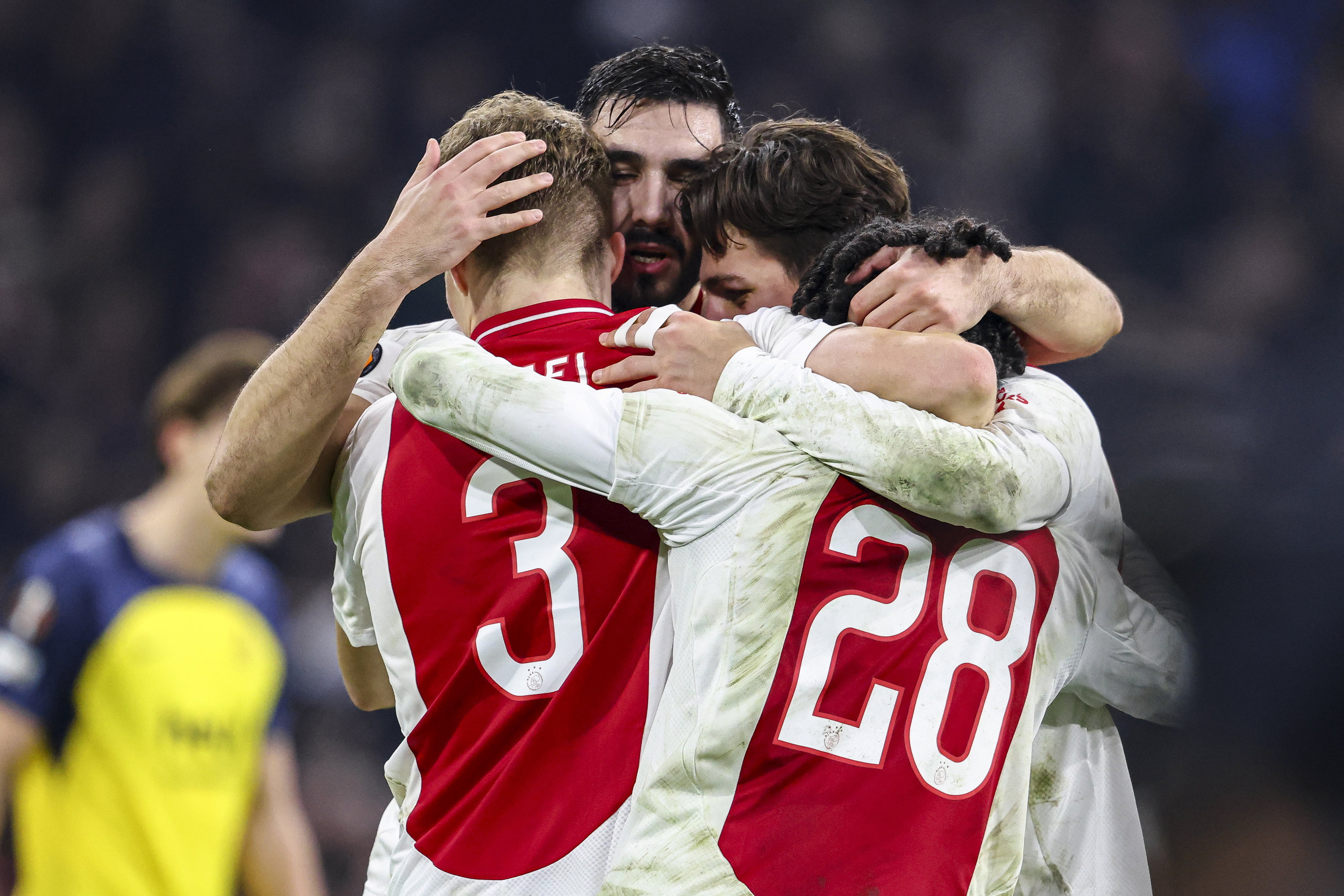 Ajax viert de plaatsing voor de achtste finales in de Europa League