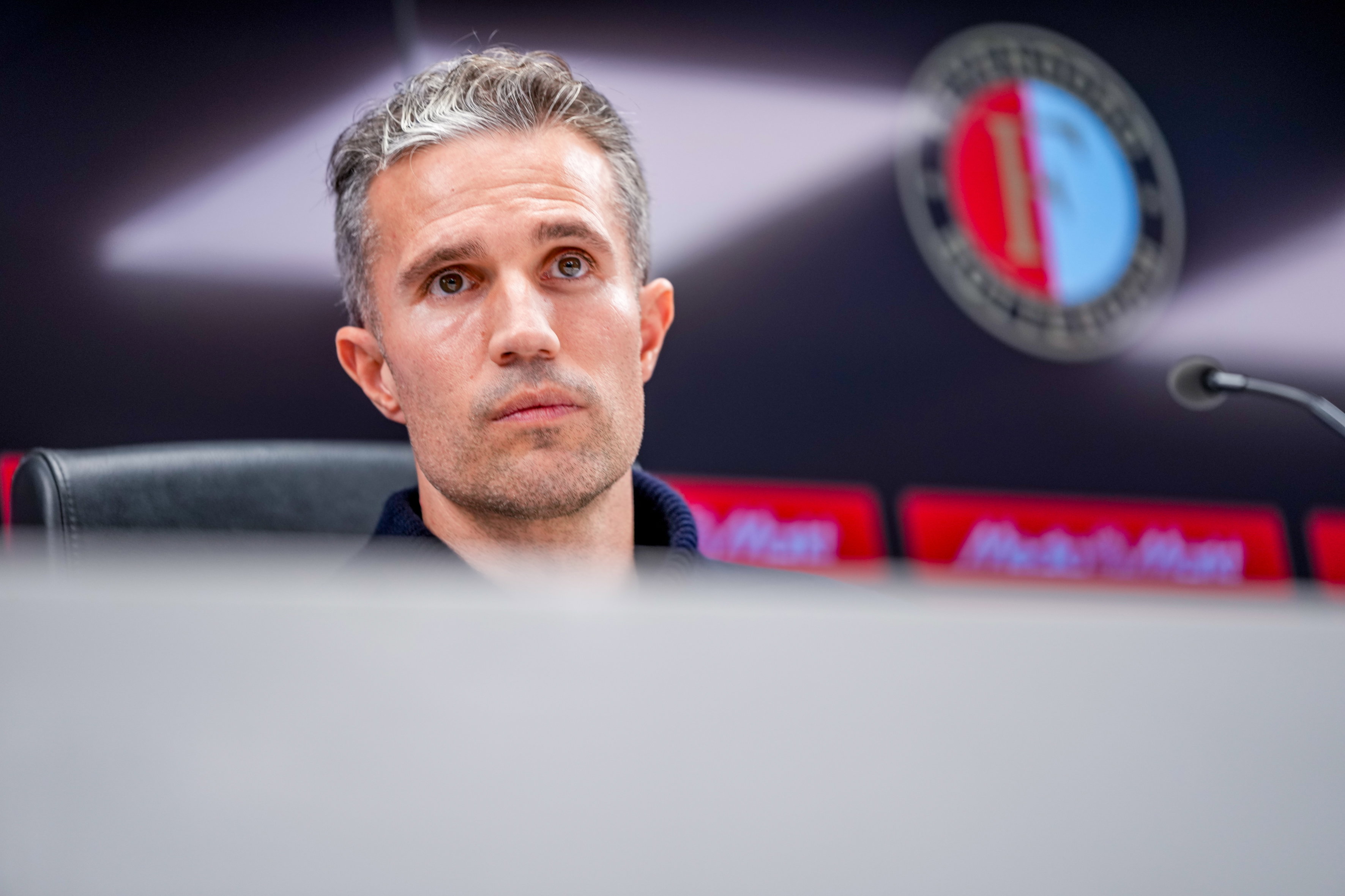 Robin van Persie bij de persconferentie