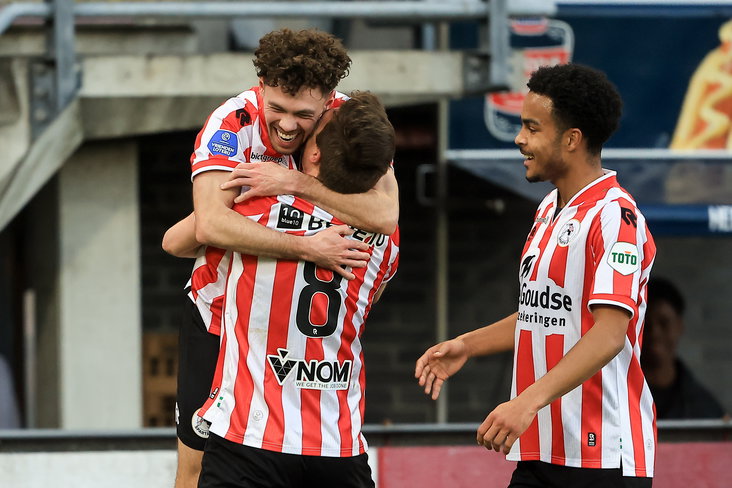Mitchell van Bergen na zijn treffer voor Sparta Rotterdam