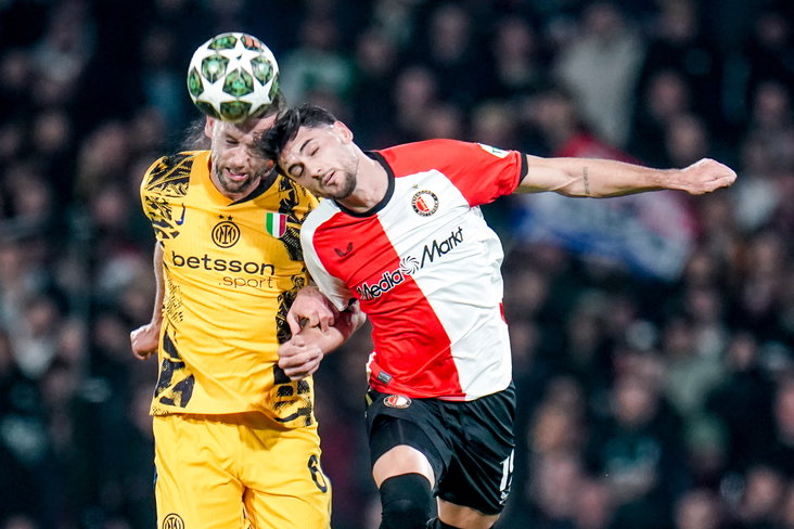 Stefan de Vrij en Julián Carranza