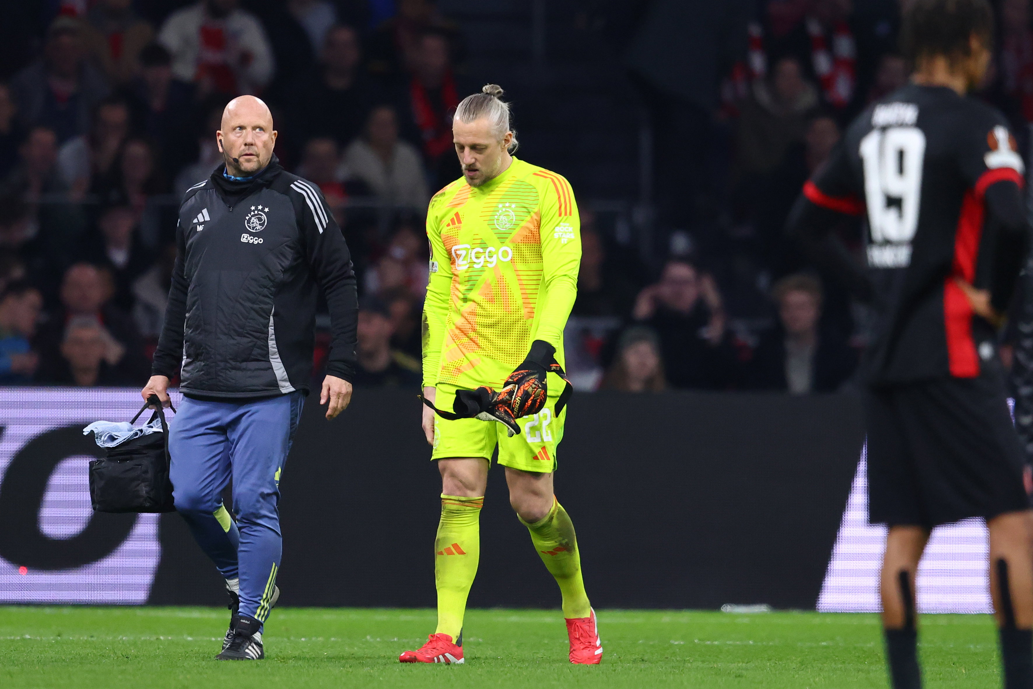 Remko Pasveer valt geblesseerd uit bij Ajax