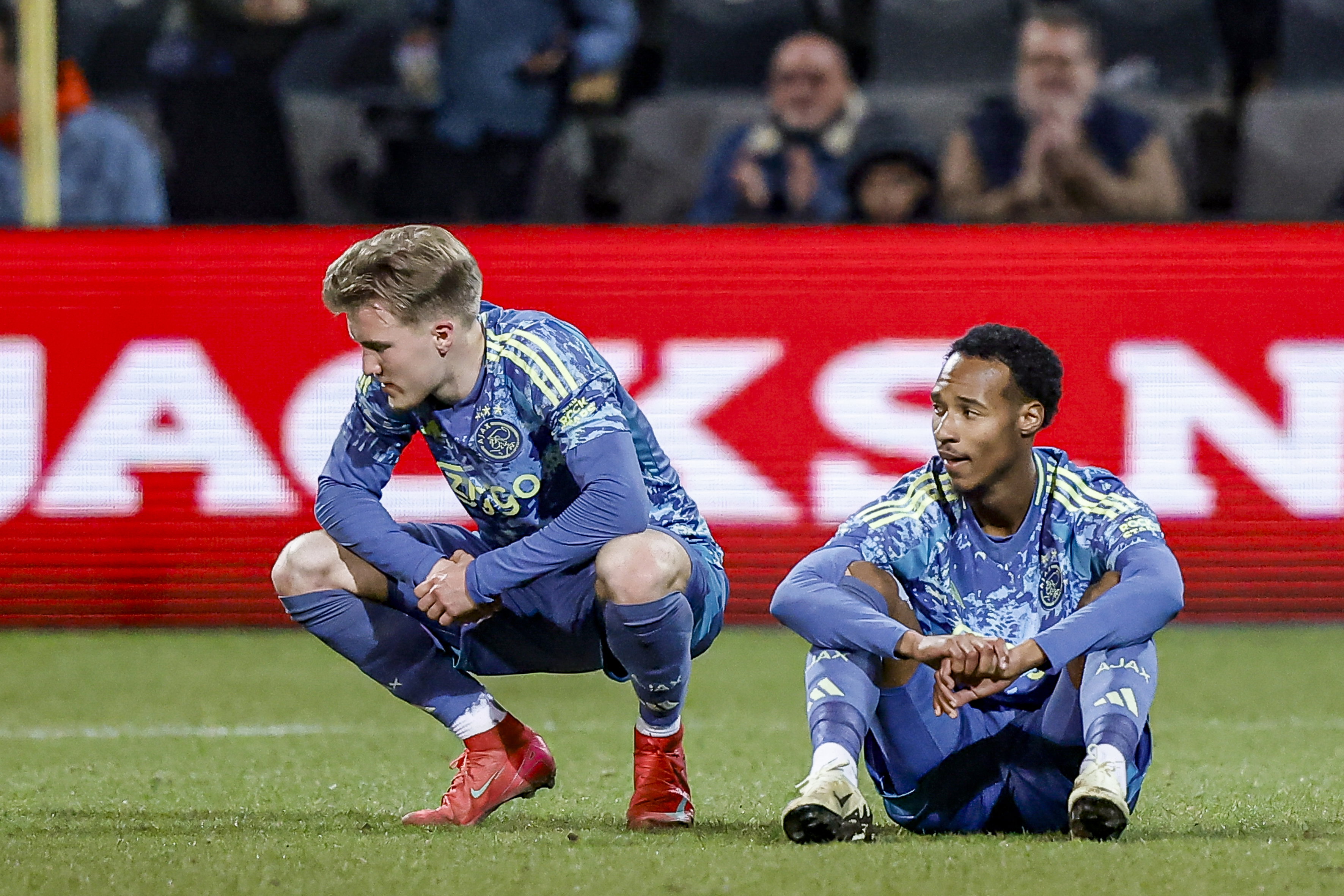 Jong Ajax baalt van de nederlaag in Venlo