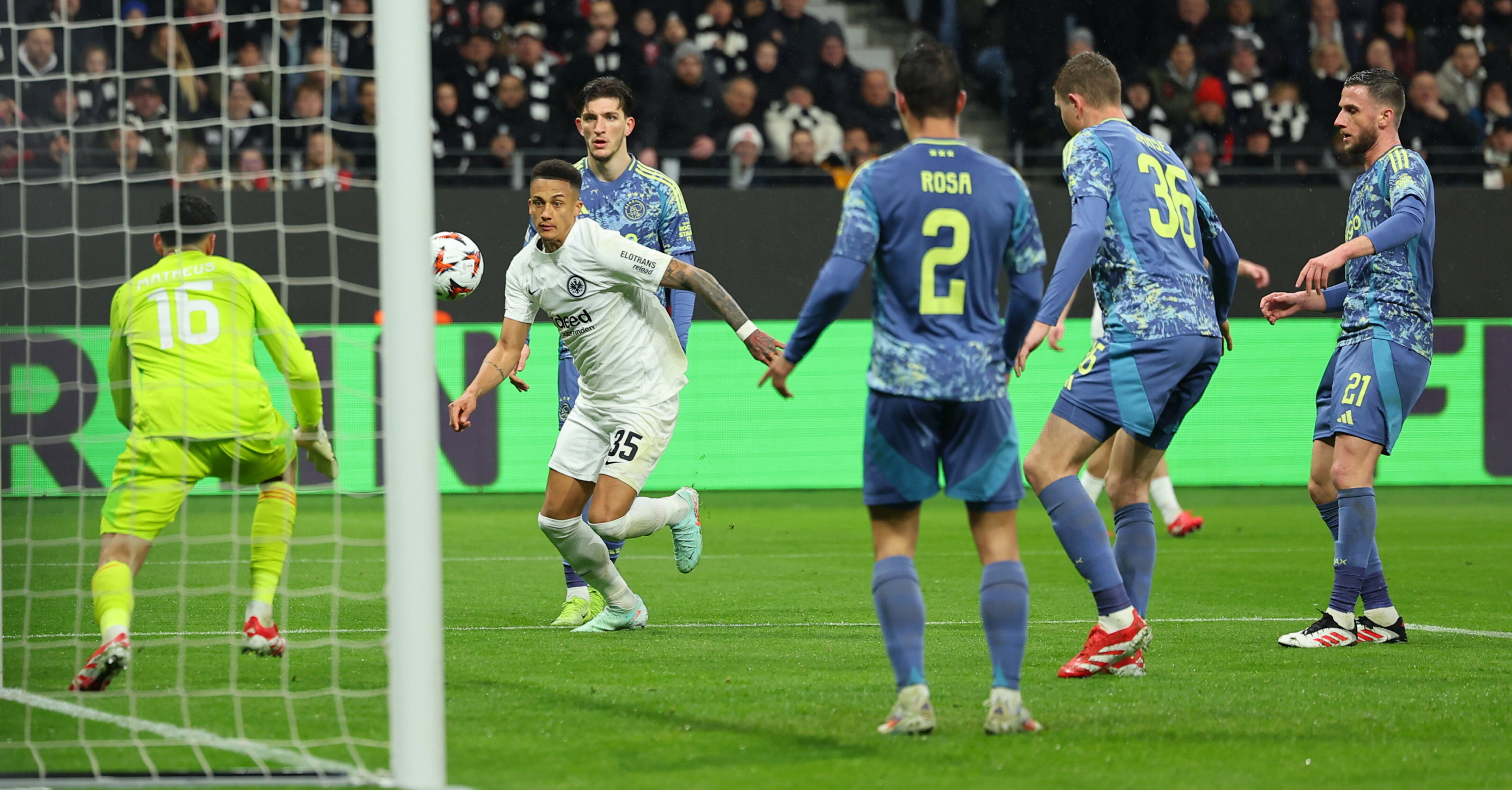 Ajax in actie tegen Frankfurt