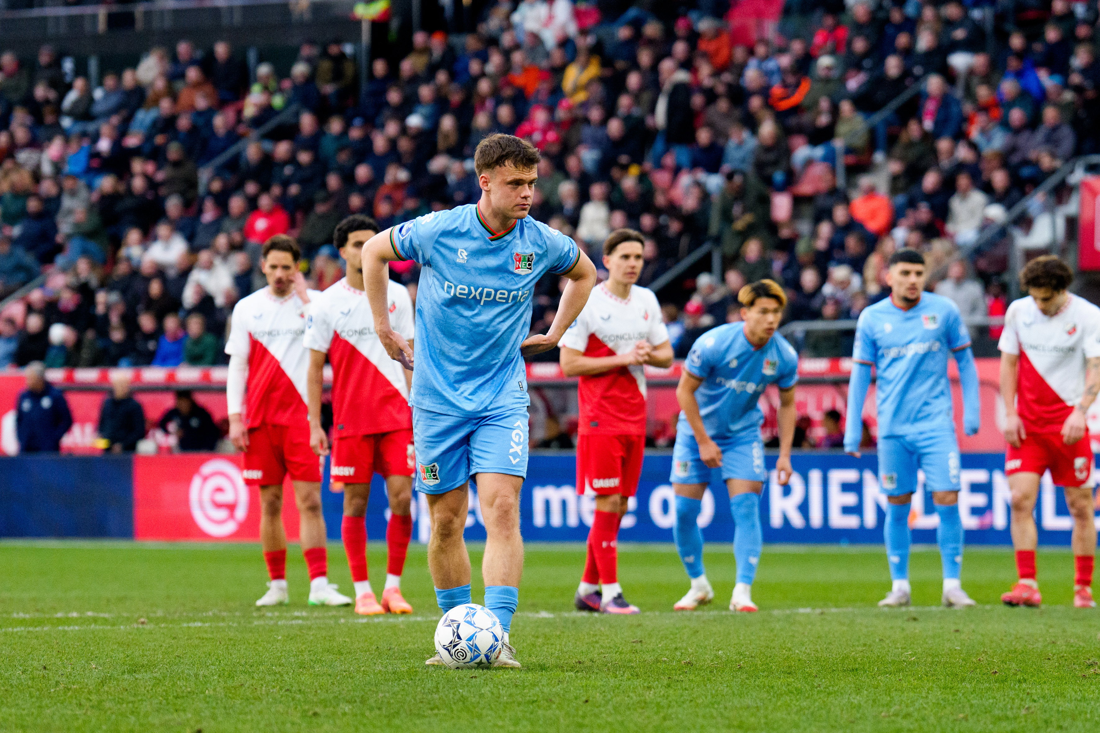 Vito van Crooij maakt de 0-1 tegen FC Utrecht