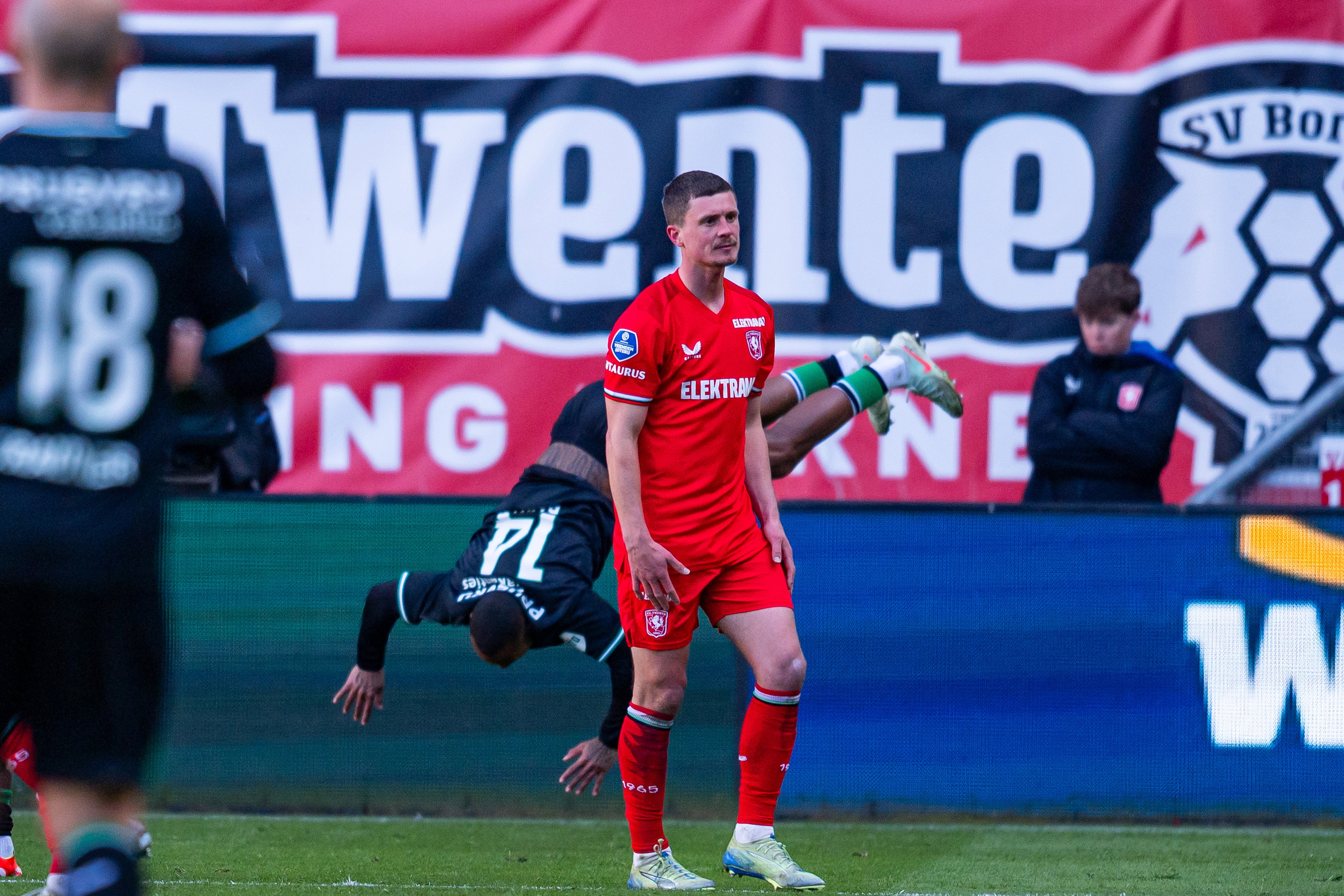 Bas Kuipers baalt na een treffer van Igor Paixão