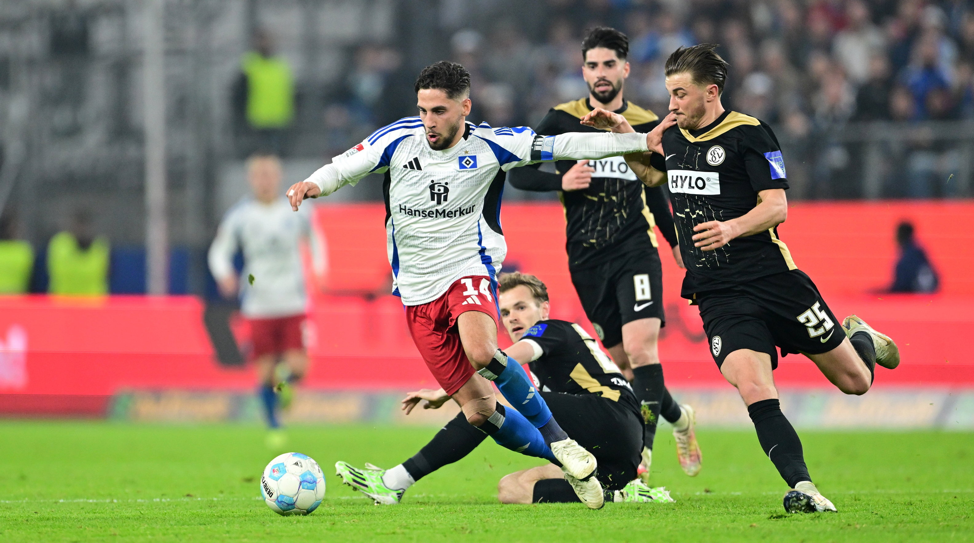 Ludovit Reis in actie voor HSV