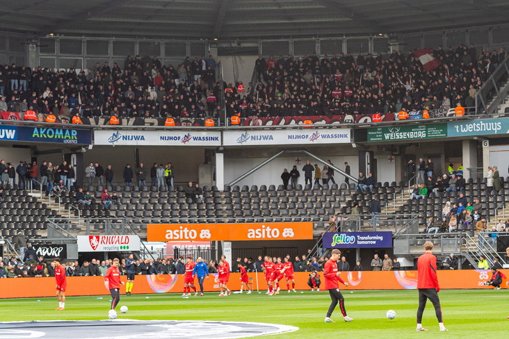 Het uitvak met FC Twente-supporters in Almelo