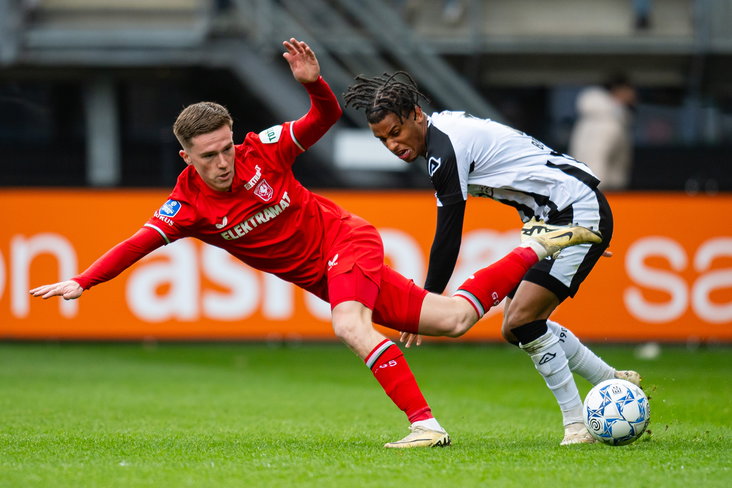 Daan Rots in actie tegen Heracles Almelo