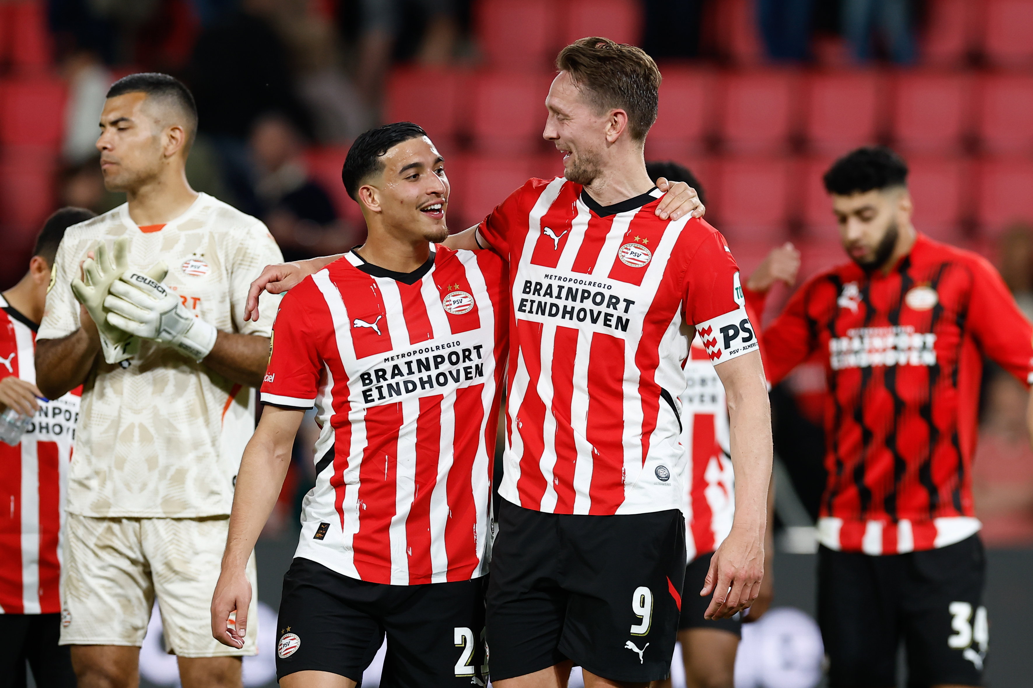 PSV-aanvaller 'wil niet weg': 