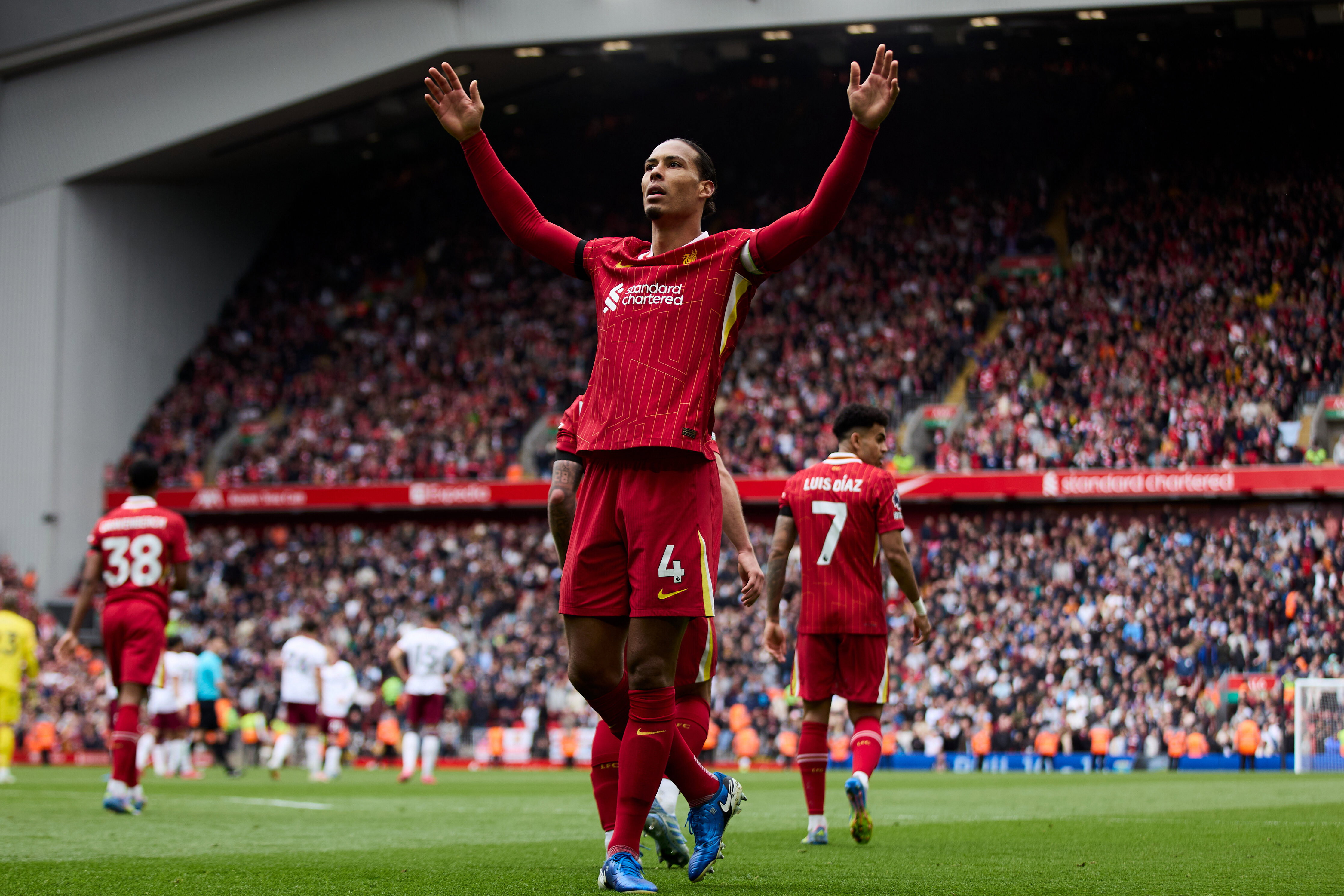 Virgil van Dijk juicht
