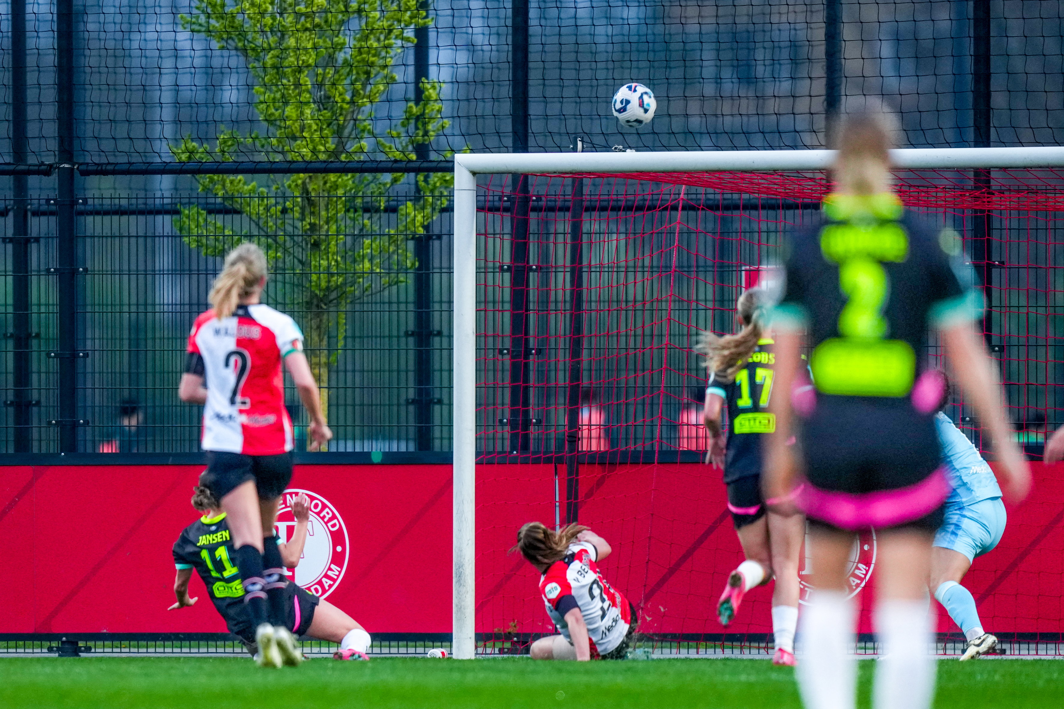 Renate Jansen schiet over