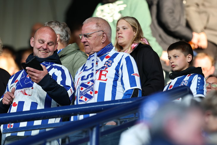 SC Heerenveen-fans met shirt en sjaal