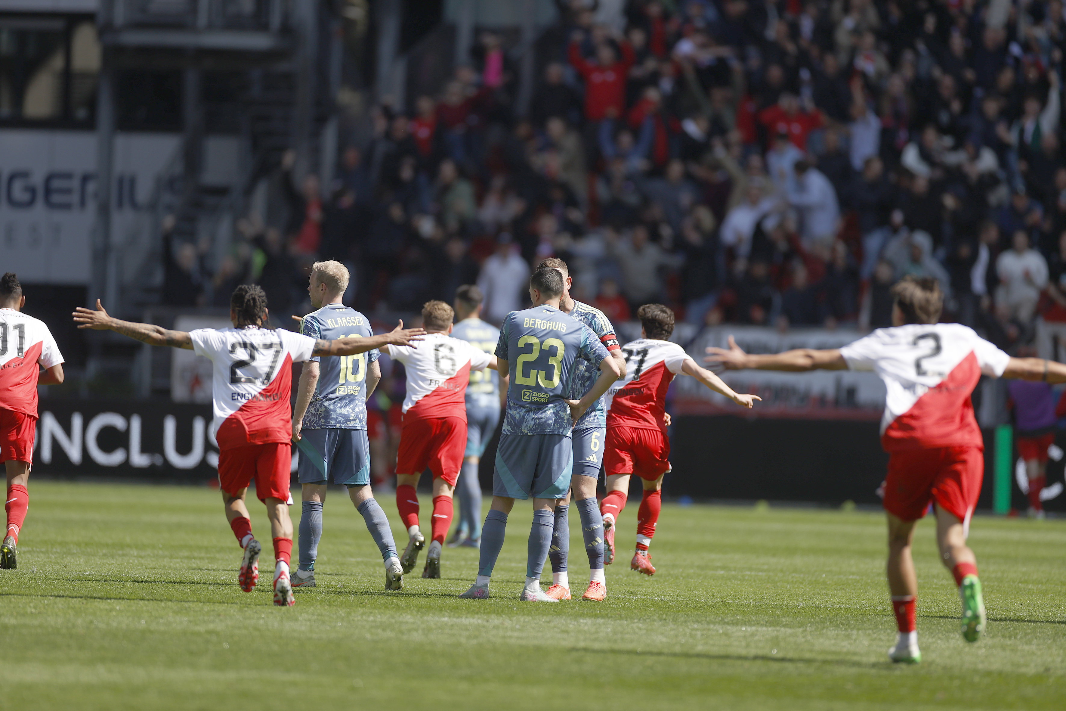 FC Utrecht juicht tegen Ajax
