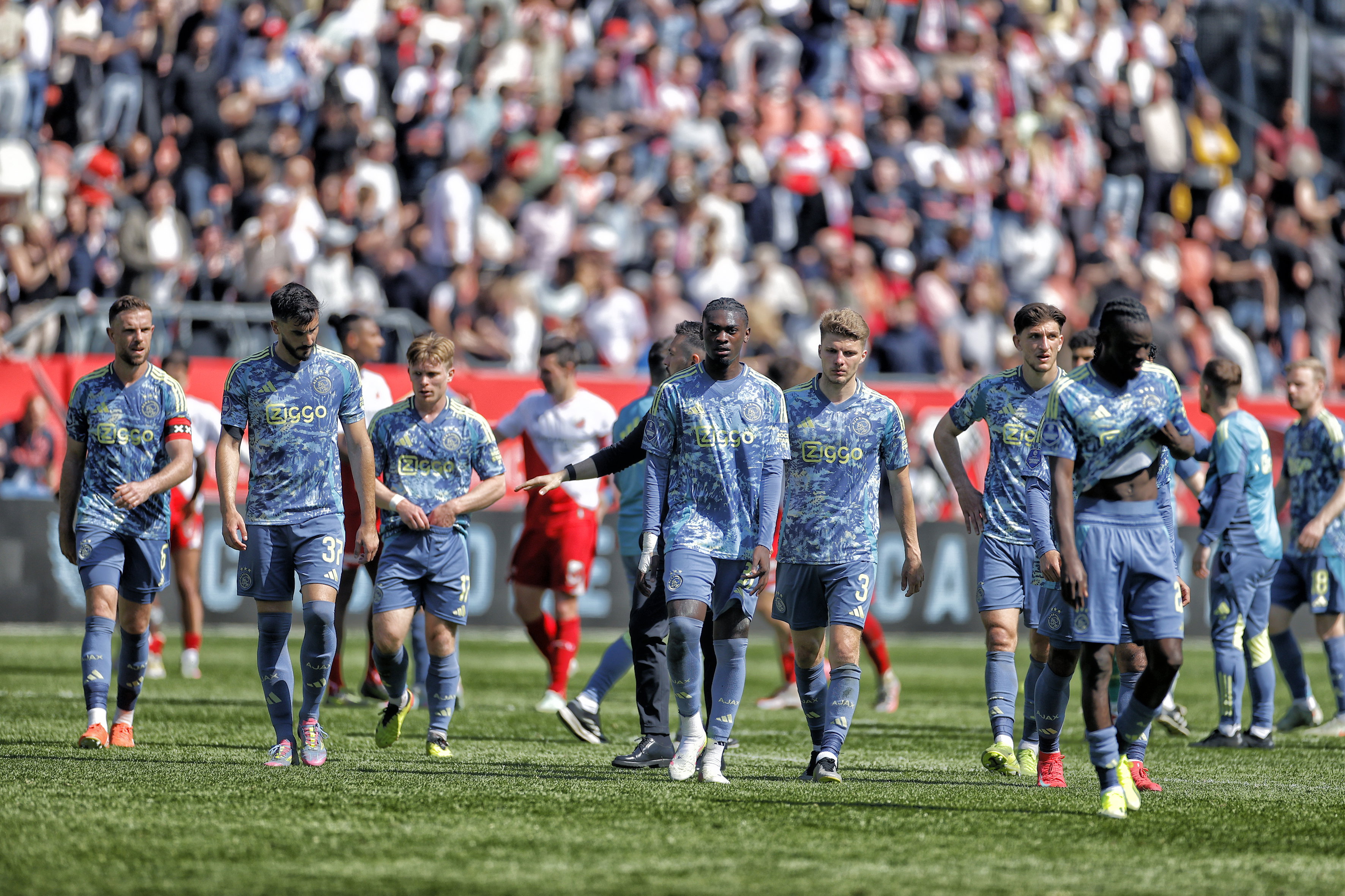 Ajax druipt af na het verlies bij FC Utrecht