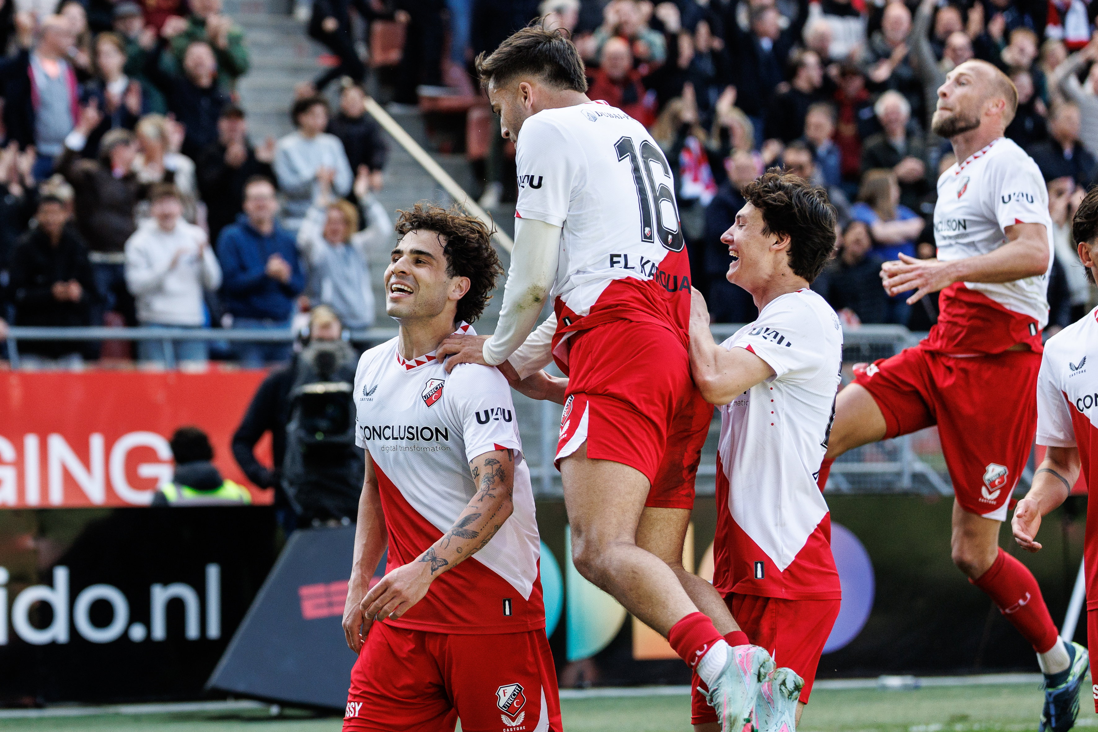 Miguel Rodriguez scoort tegen Ajax