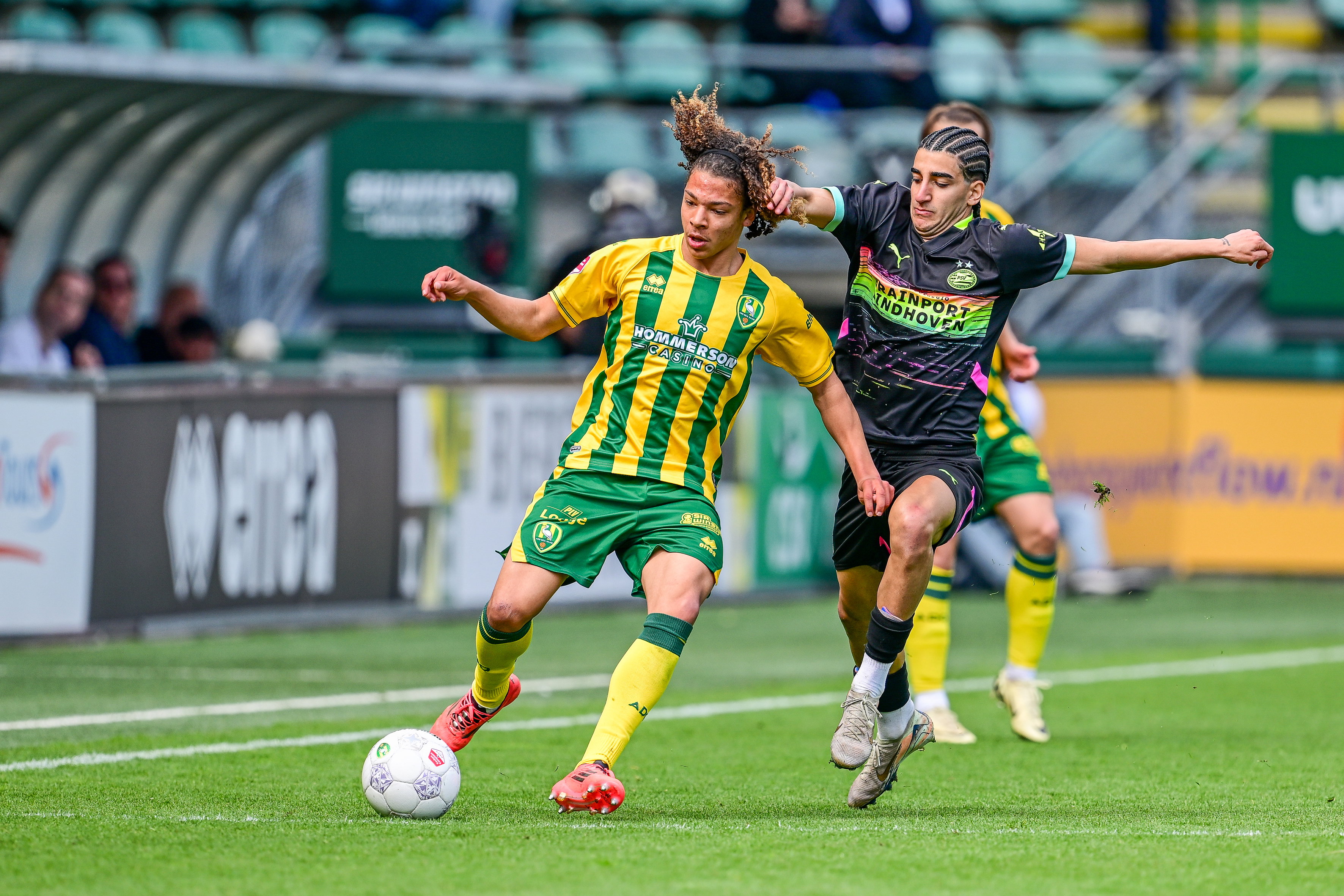 Illaijh de Ruijter tegen Tay Abed van Jong PSV