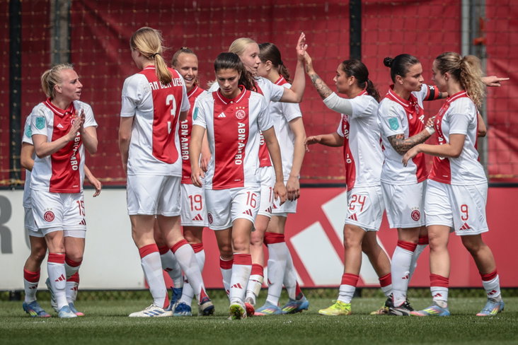 Ajax juicht