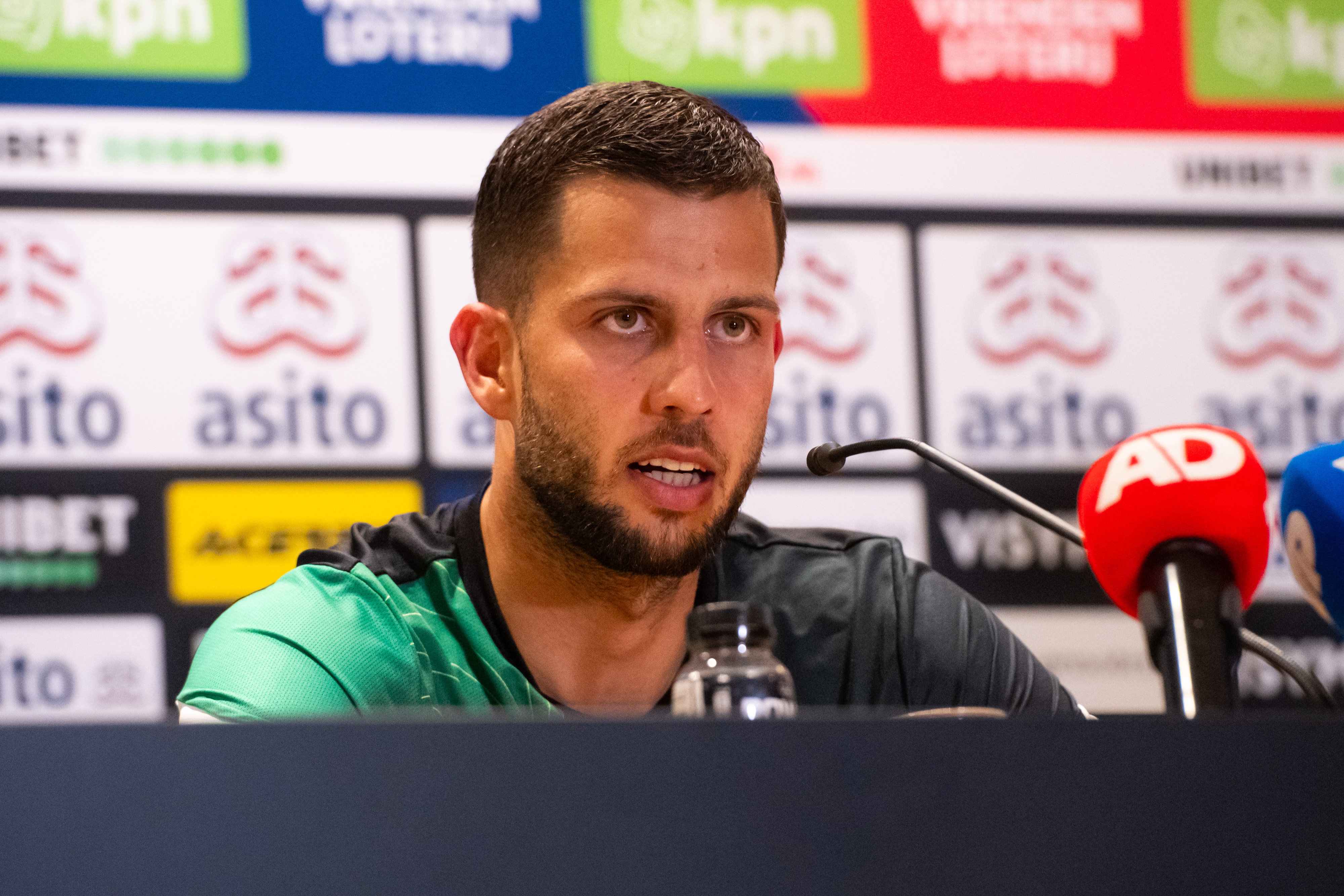 David Hancko bij de persconferentie