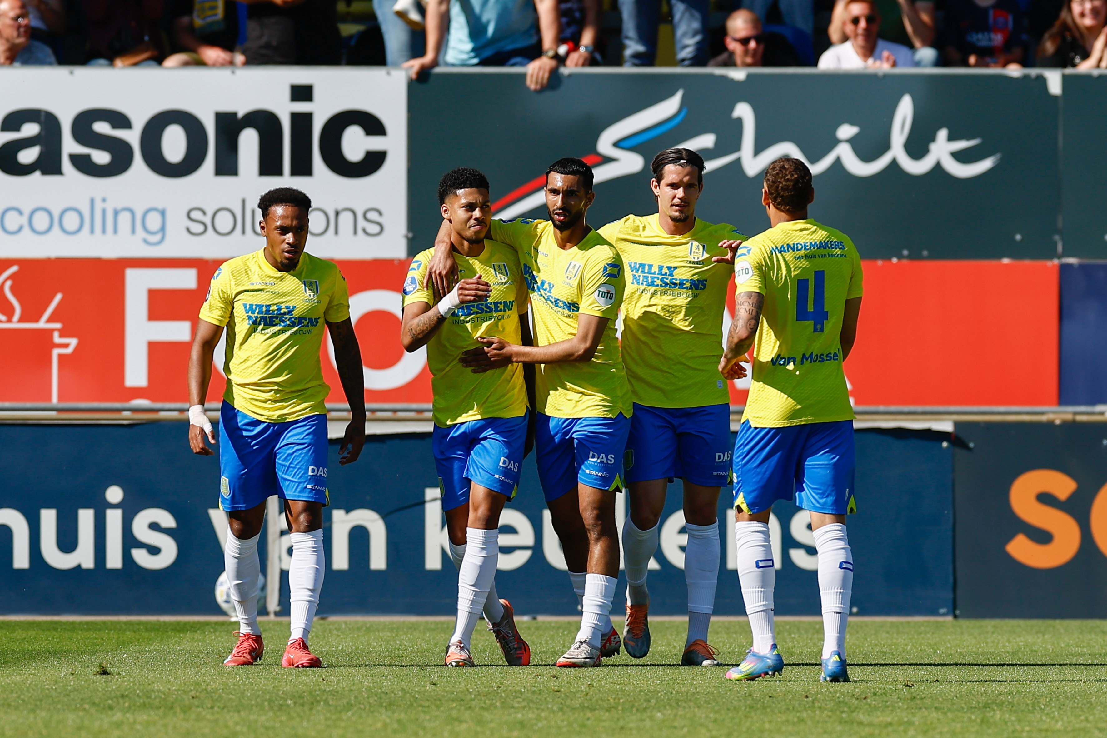 RKC Waalwijk viert treffer