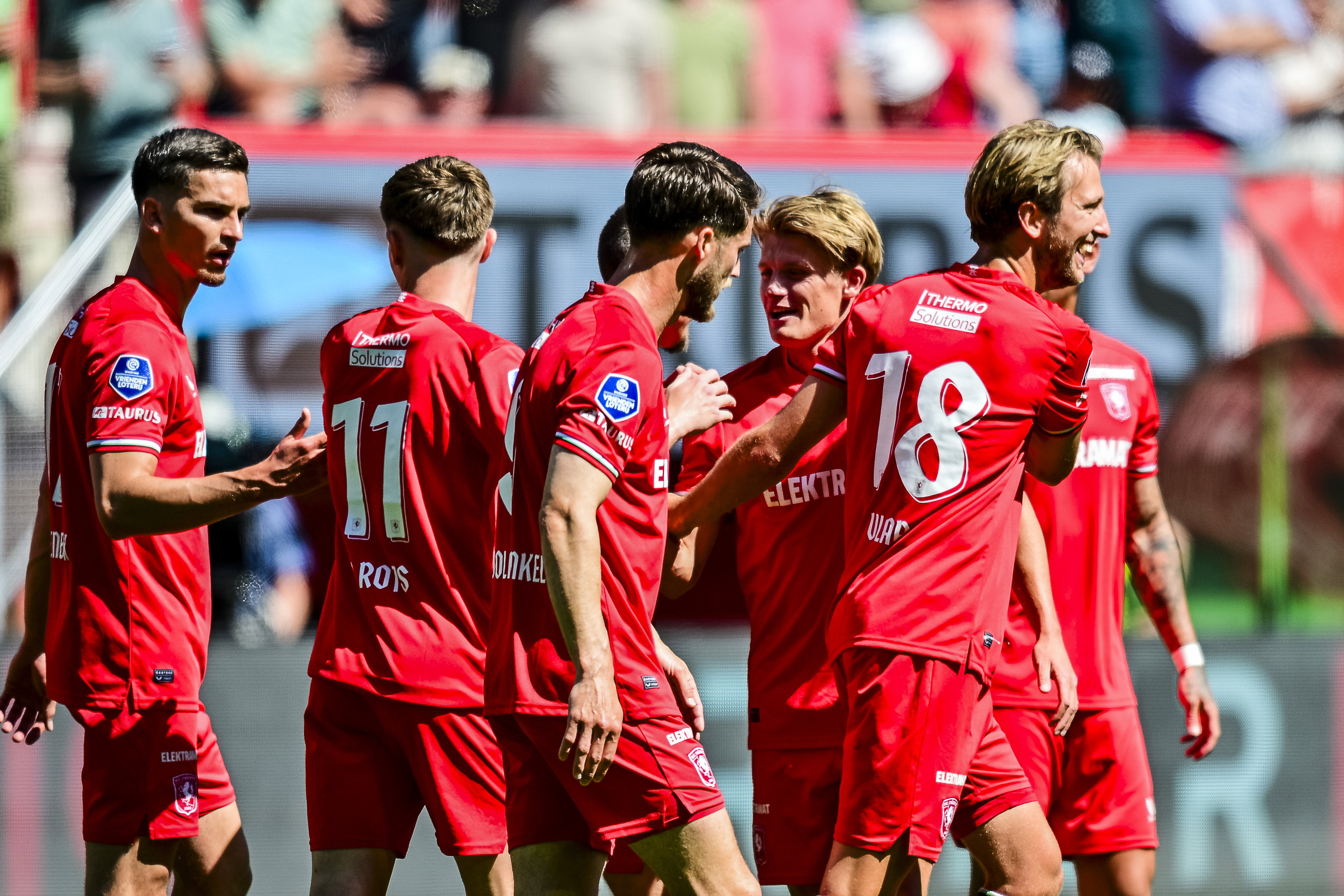 FC Twente juicht na de treffer van Michel Vlap