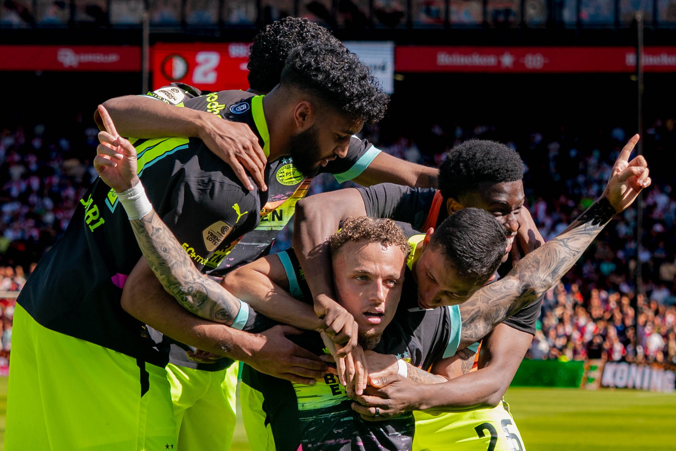 Noa Lang na zijn winnende treffer tegen Feyenoord