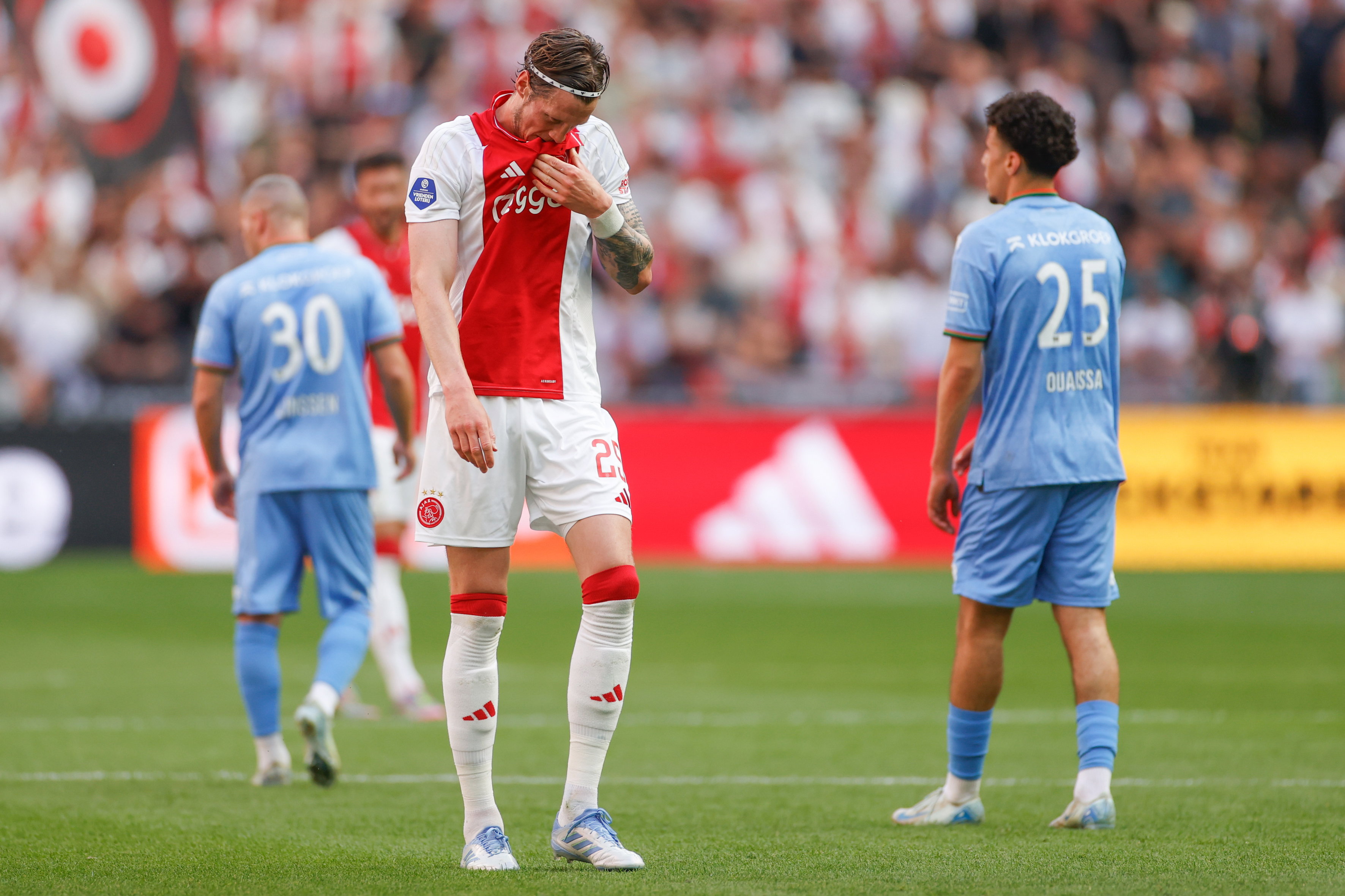 Wout Weghorst baalt