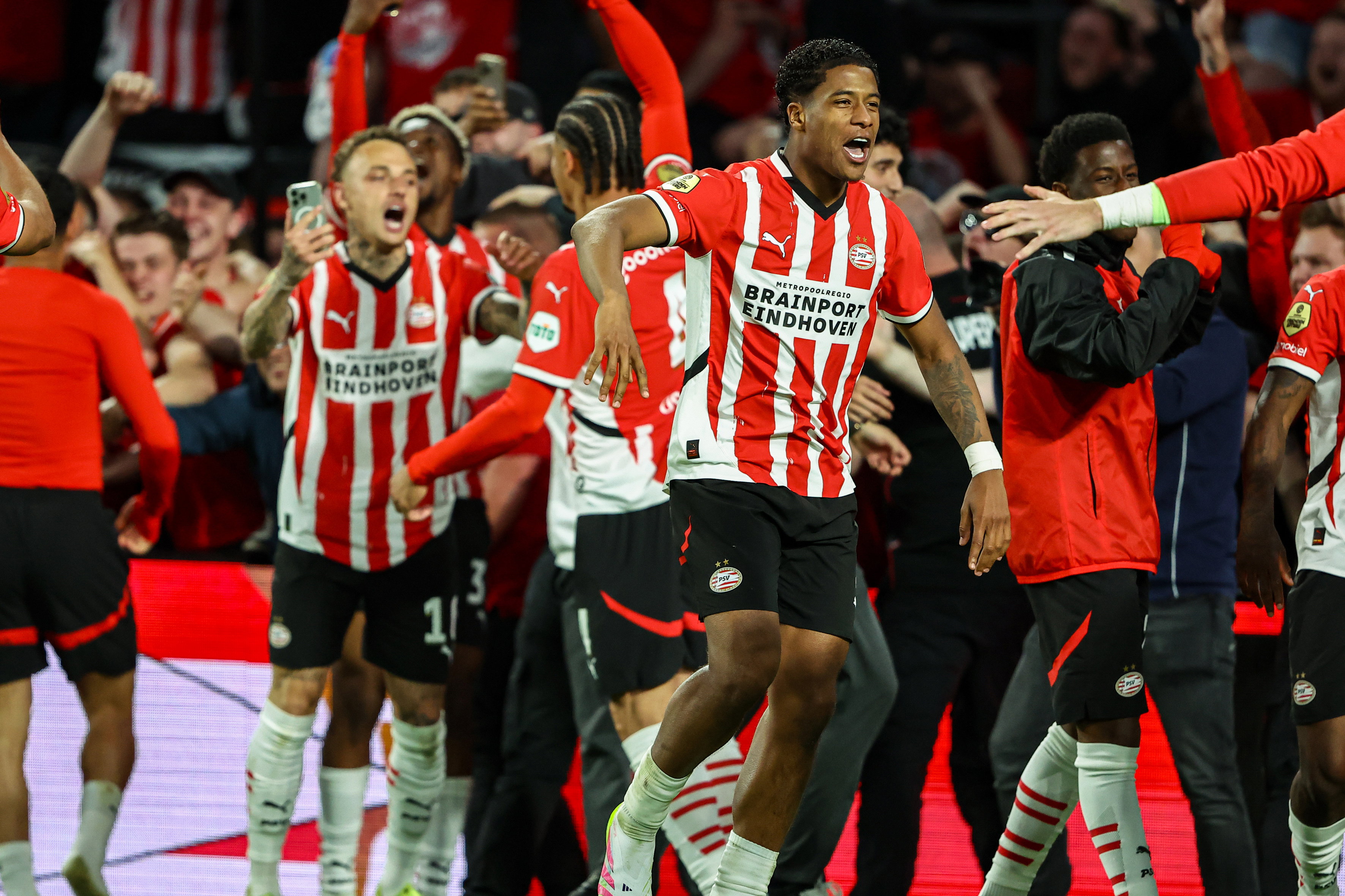 PSV viert de koppositie met de fans