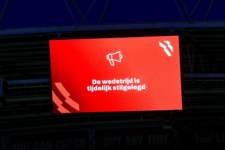 De wedstrijd FC Utrecht - Sparta werd tijdelijk stilgelegd