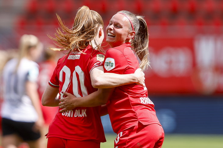 Nikée van Dijk en Jaimy Ravensbergen
