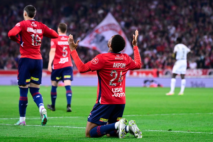 Chuba Akpom viert treffer