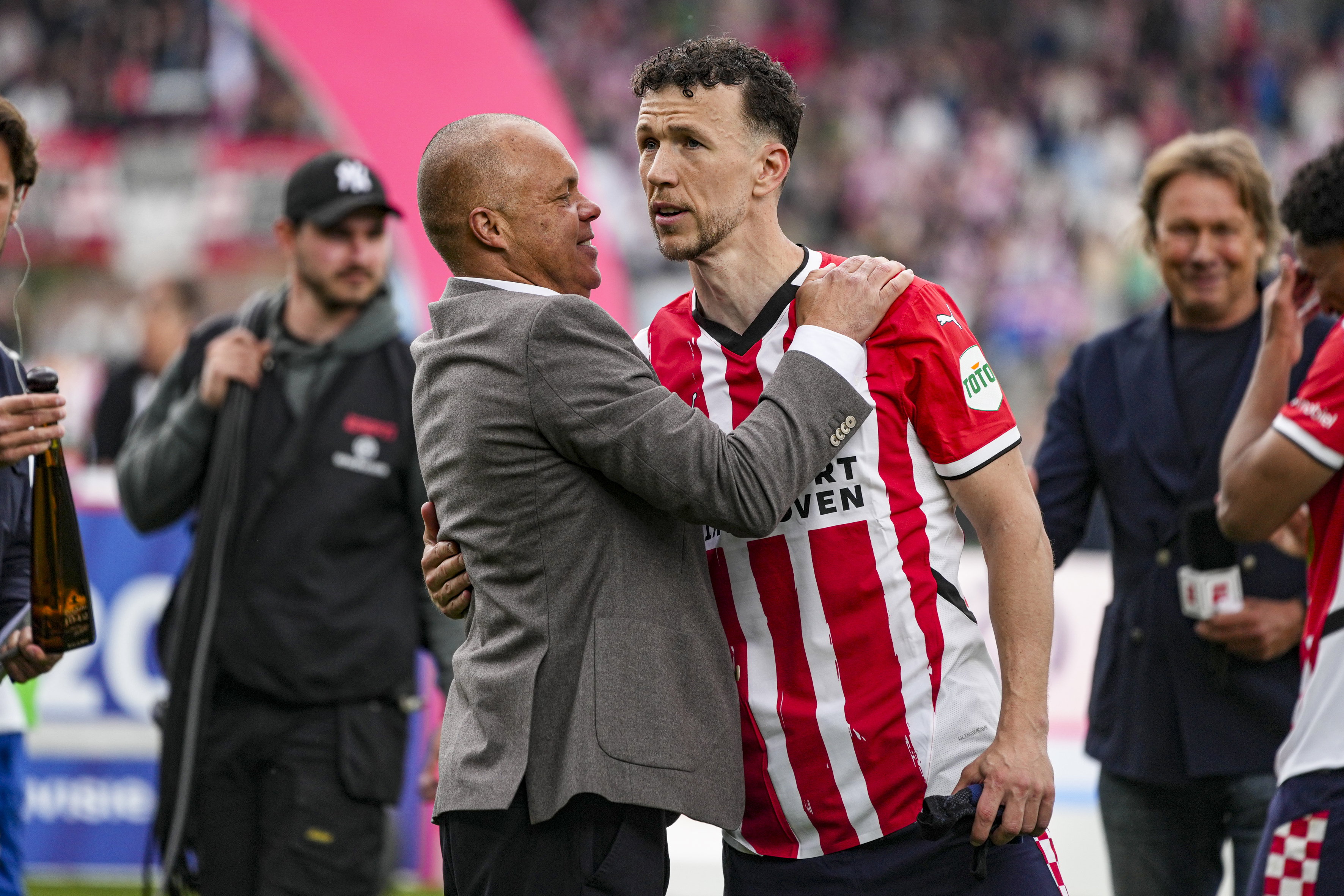 Earnest Stewart en Ivan Perisic