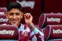 Edson Álvarez op de bank bij West Ham United