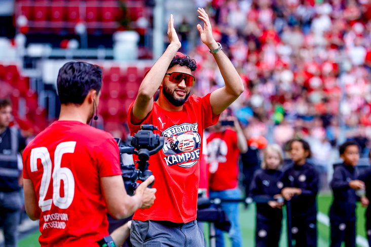 Ismael Saibari tijdens de huldiging van PSV